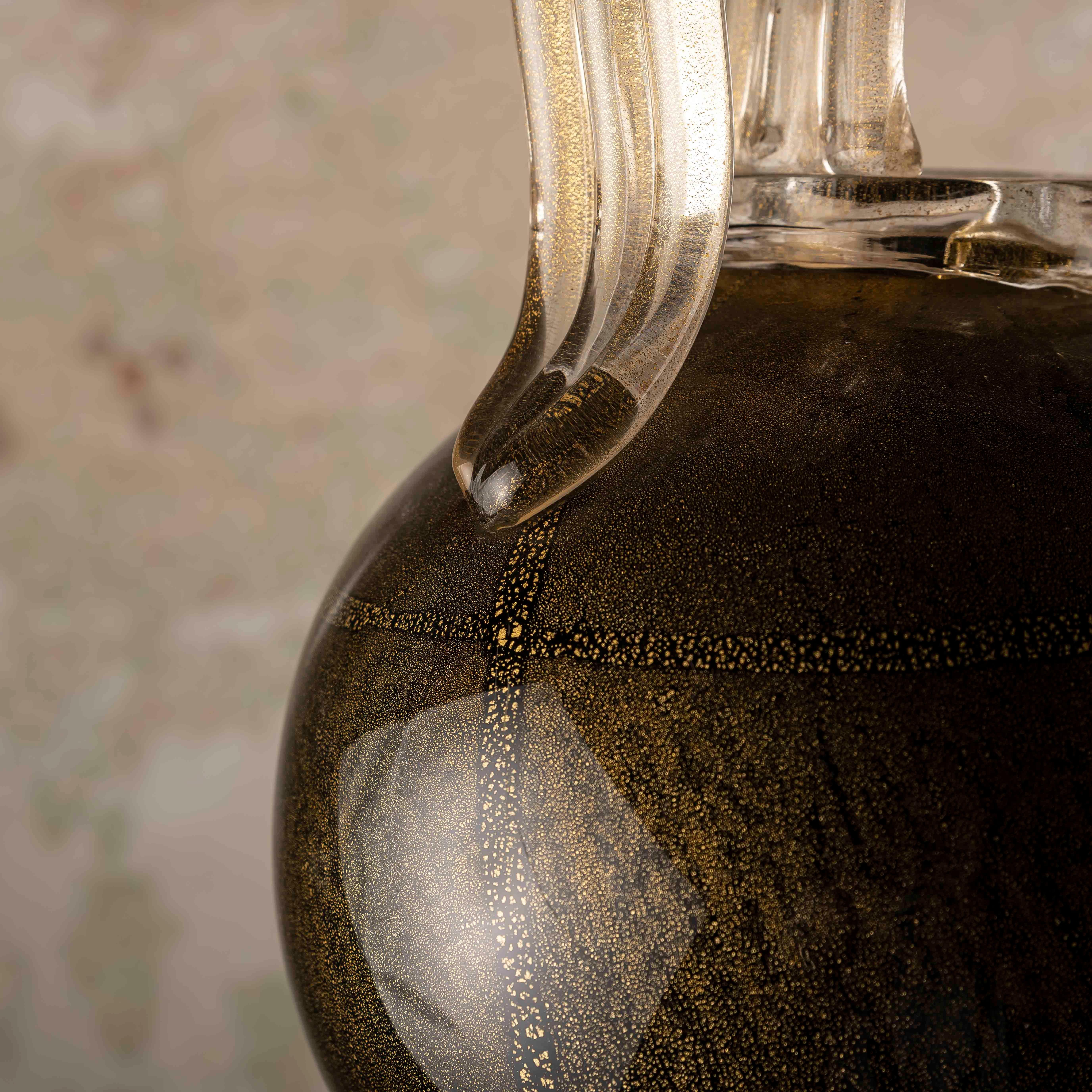 Vaso in vetro nero con scaglie d'oro alla maniera di Napoleone Martinuzzi in vendita 4