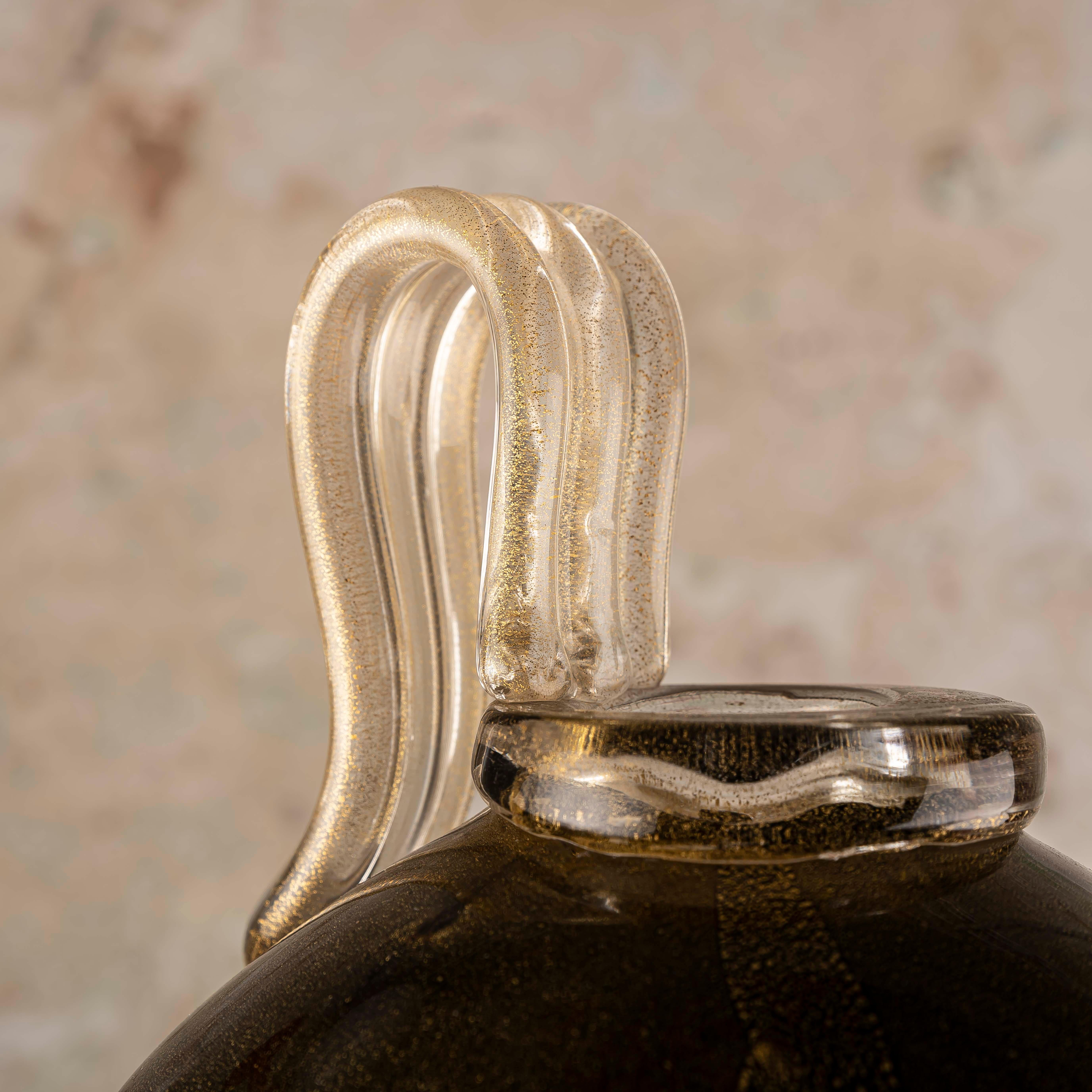 Vaso in vetro nero con scaglie d'oro alla maniera di Napoleone Martinuzzi in vendita 5