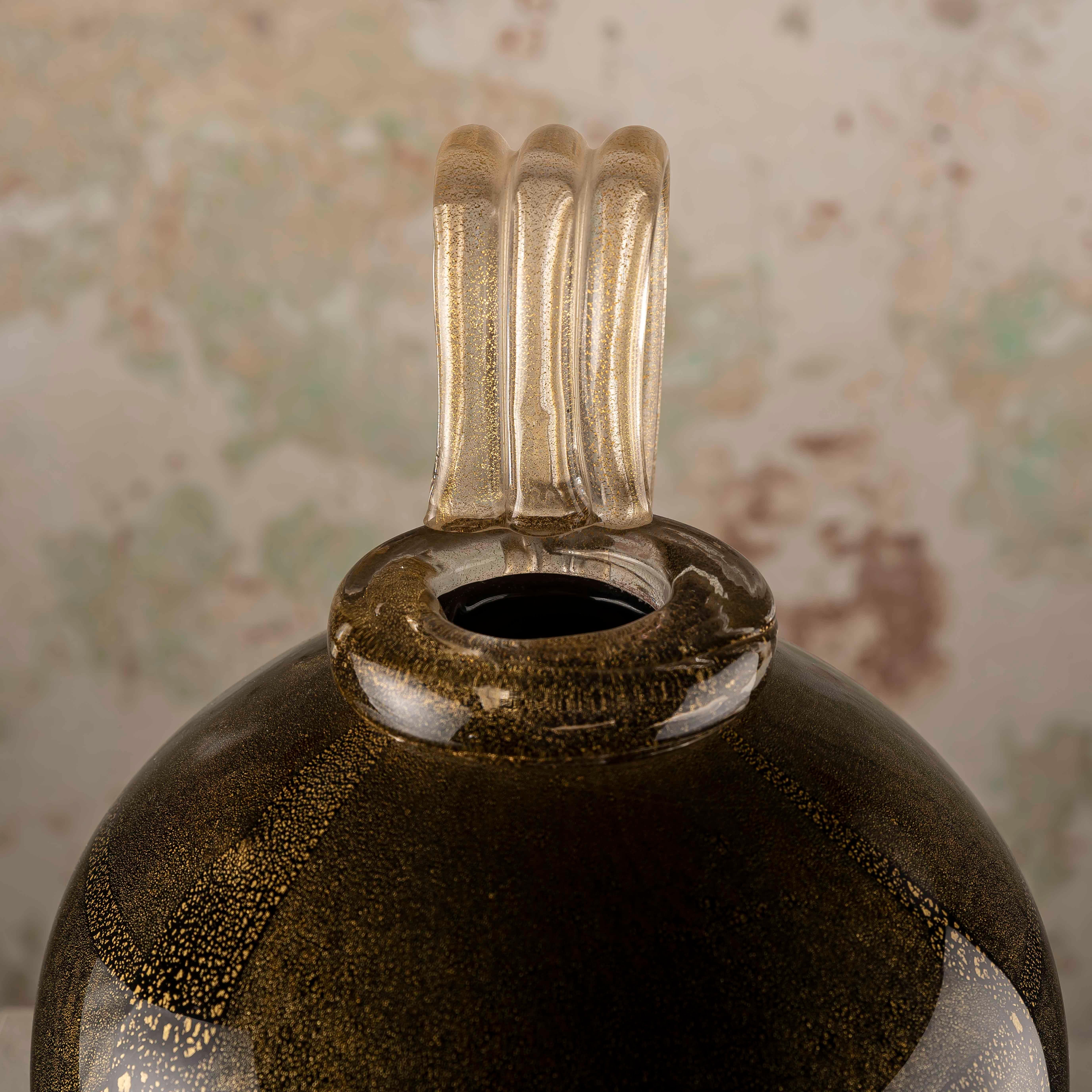 Vaso in vetro nero con scaglie d'oro alla maniera di Napoleone Martinuzzi in vendita 7