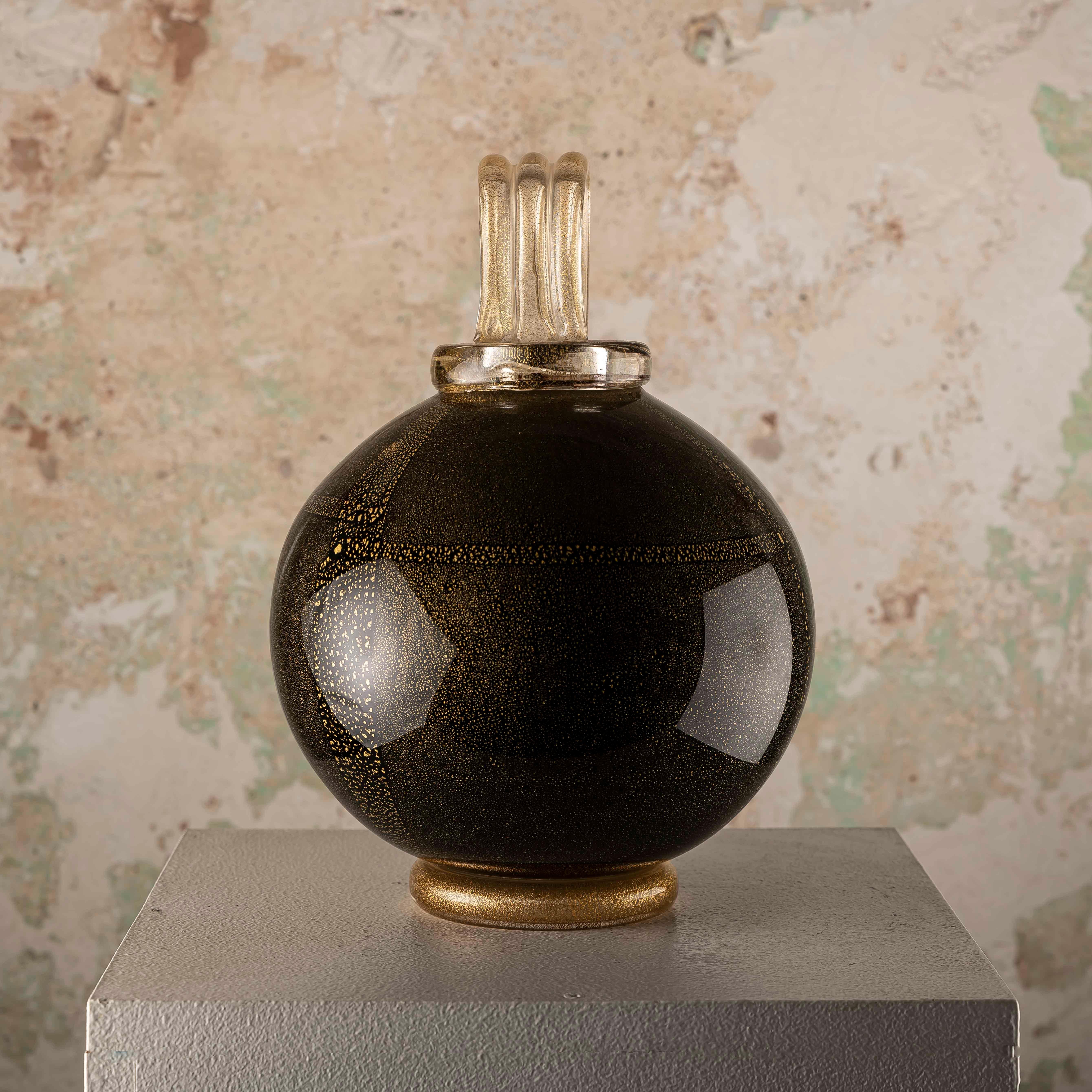 Vaso in vetro nero con scaglie d'oro alla maniera di Napoleone Martinuzzi in vendita 8
