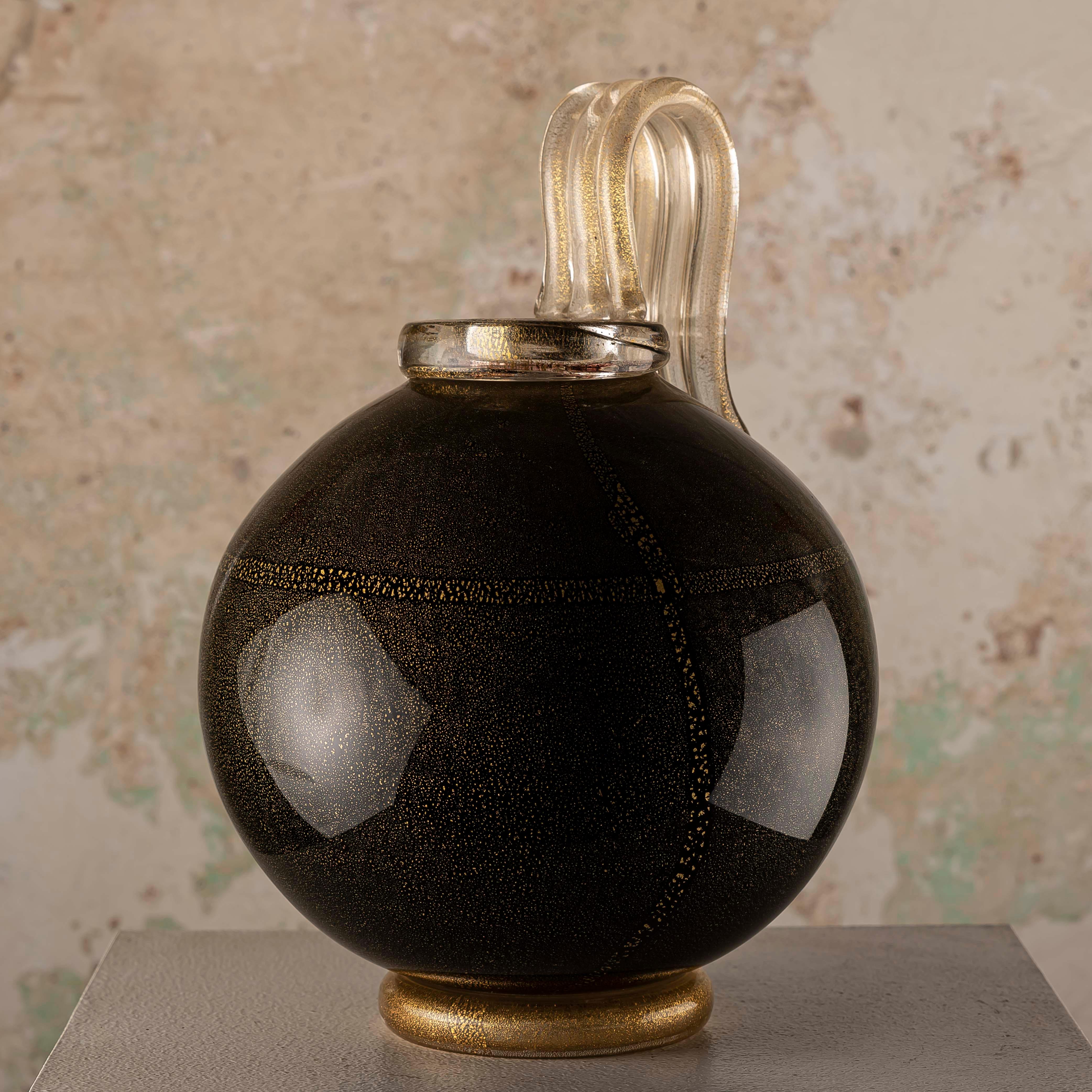 Vaso in vetro nero con scaglie d'oro alla maniera di Napoleone Martinuzzi in vendita 9
