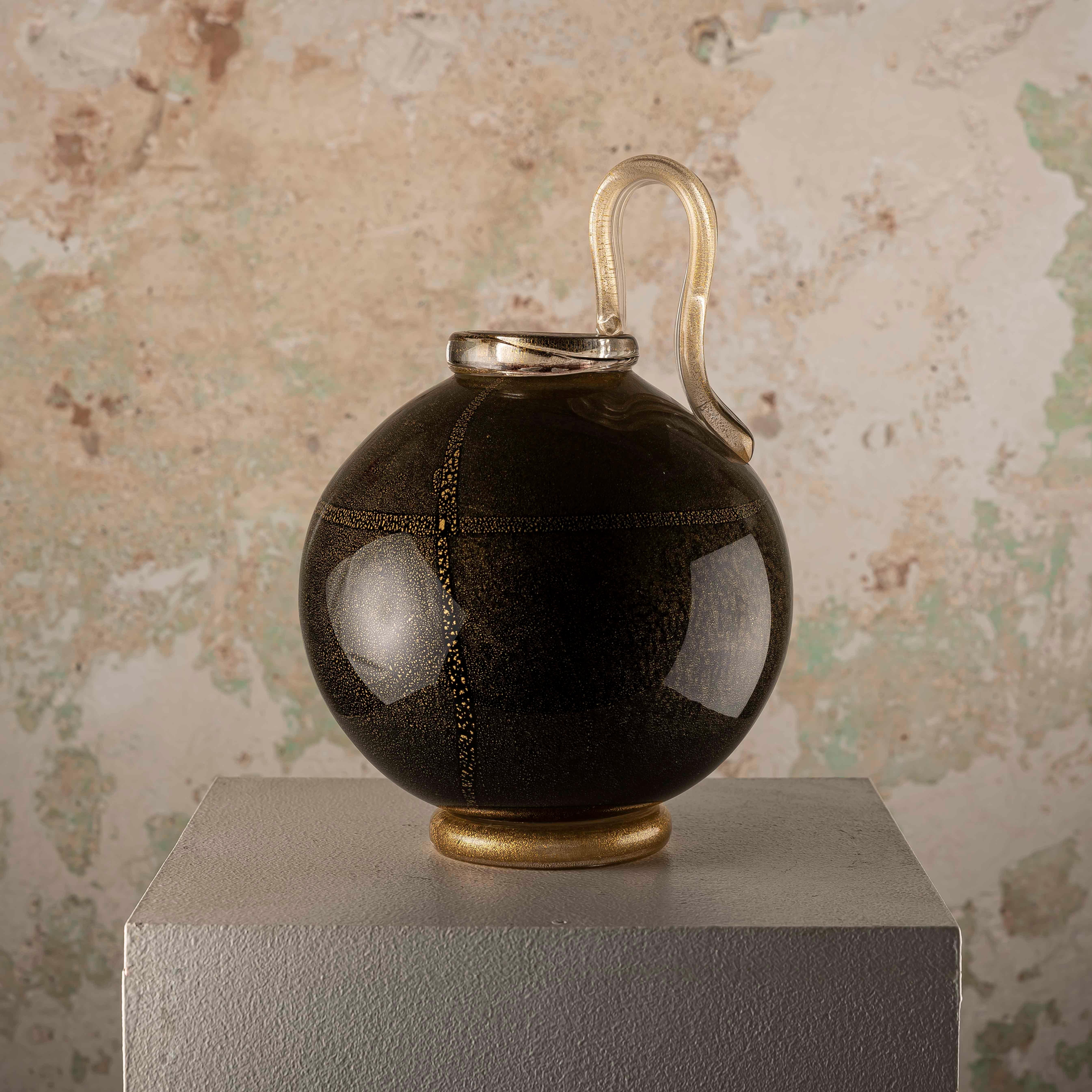 Vaso in vetro nero con scaglie d'oro alla maniera di Napoleone Martinuzzi in vendita 10