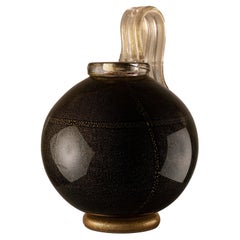 Jarrón de cristal negro con escamas de oro a la manera de Napoleone Martinuzzi