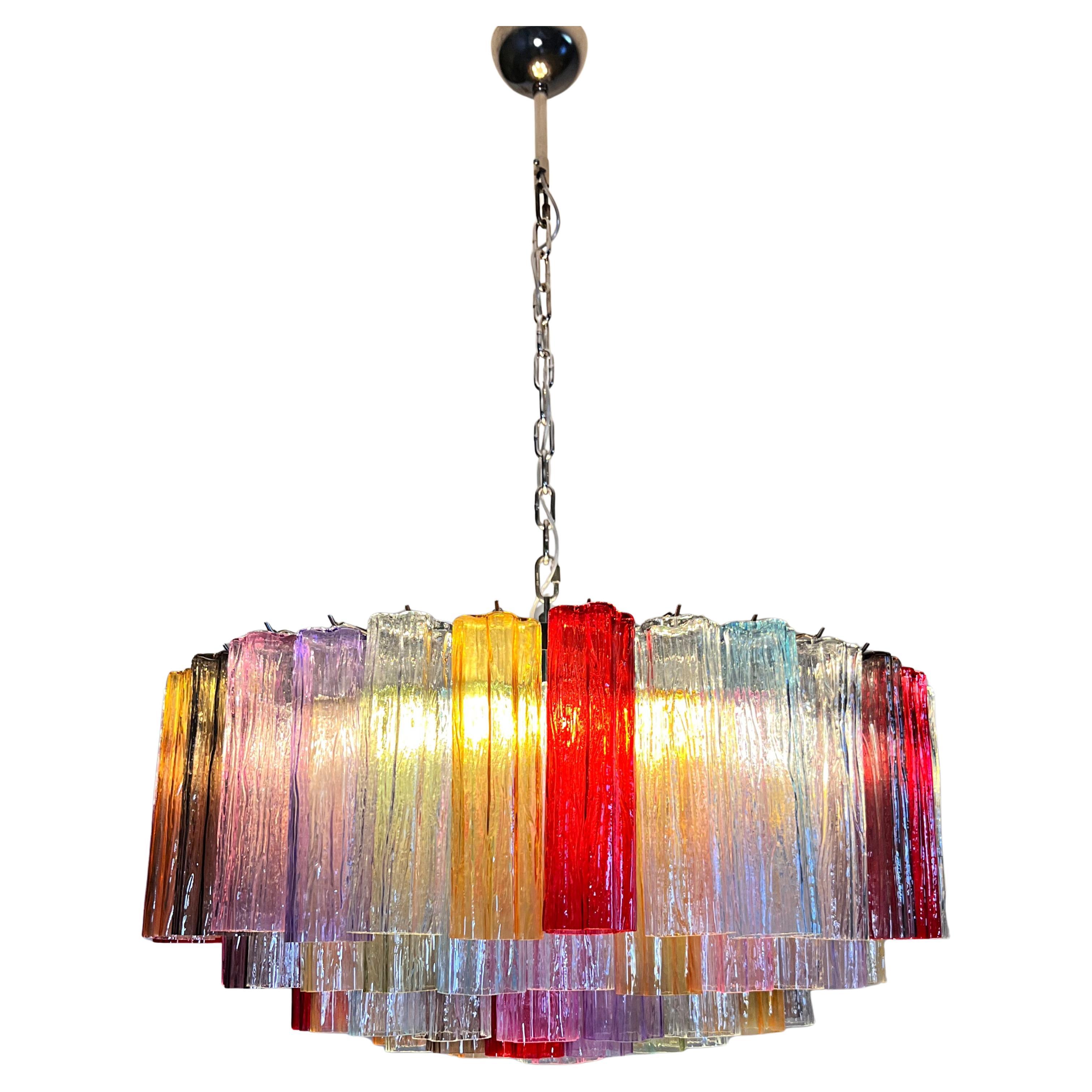 Prächtiger Kronleuchter aus Murano-Glas, 101 mehrfarbige Röhrengläser (20. Jahrhundert) im Angebot