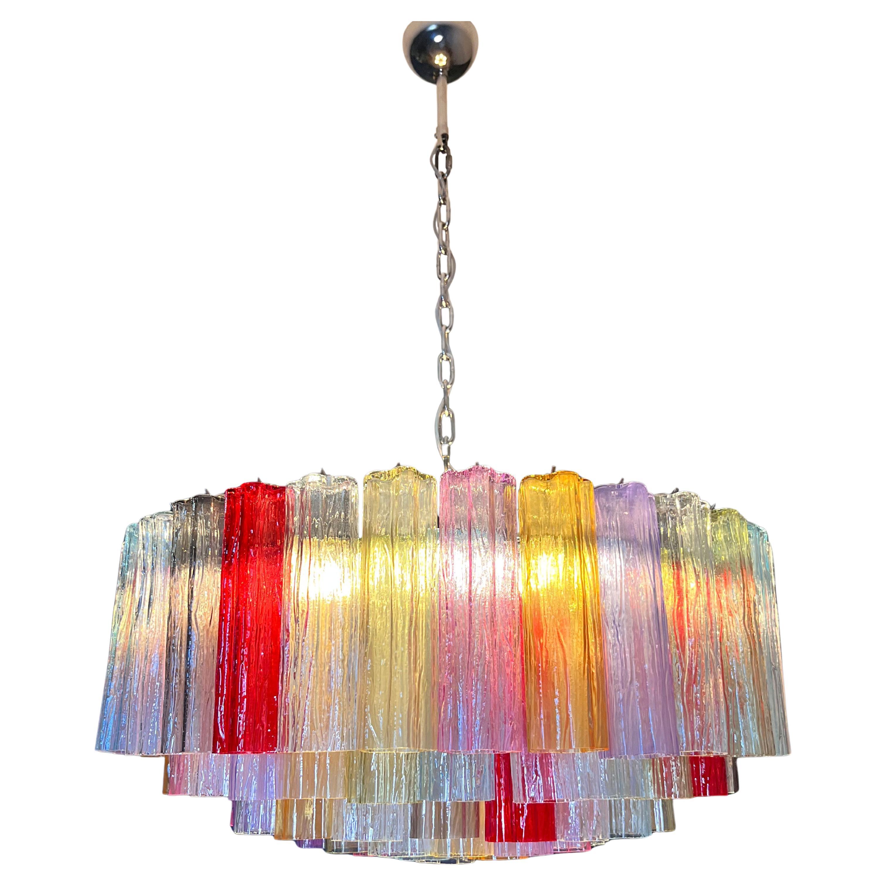 Prächtiger Kronleuchter aus Murano-Glas, 101 mehrfarbige Röhrengläser (Glaskunst) im Angebot