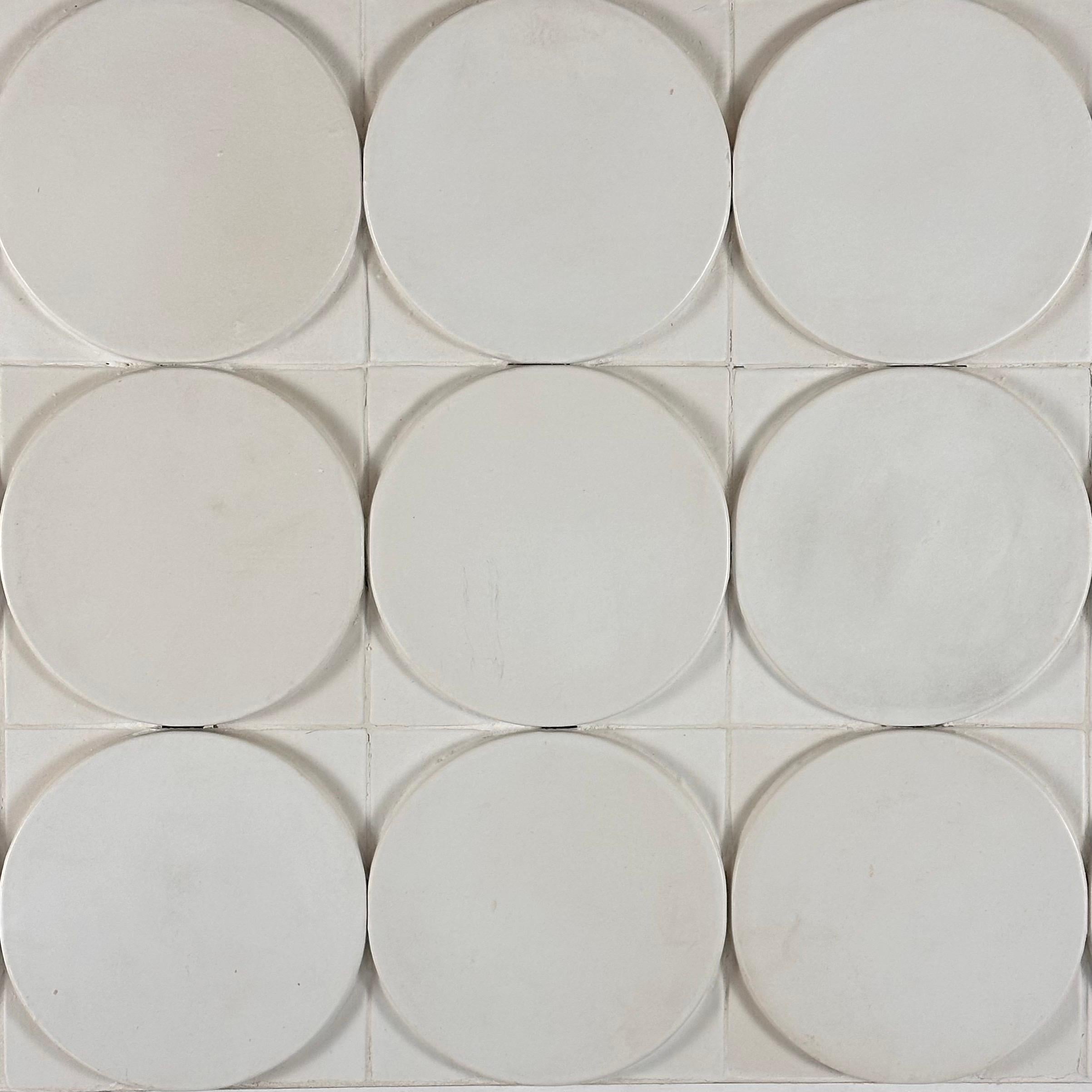 Magnificent Nino Caruso White Ceramic Decorative Panel, 1975, Signed  In Good Condition For Sale In Brescia , Brescia