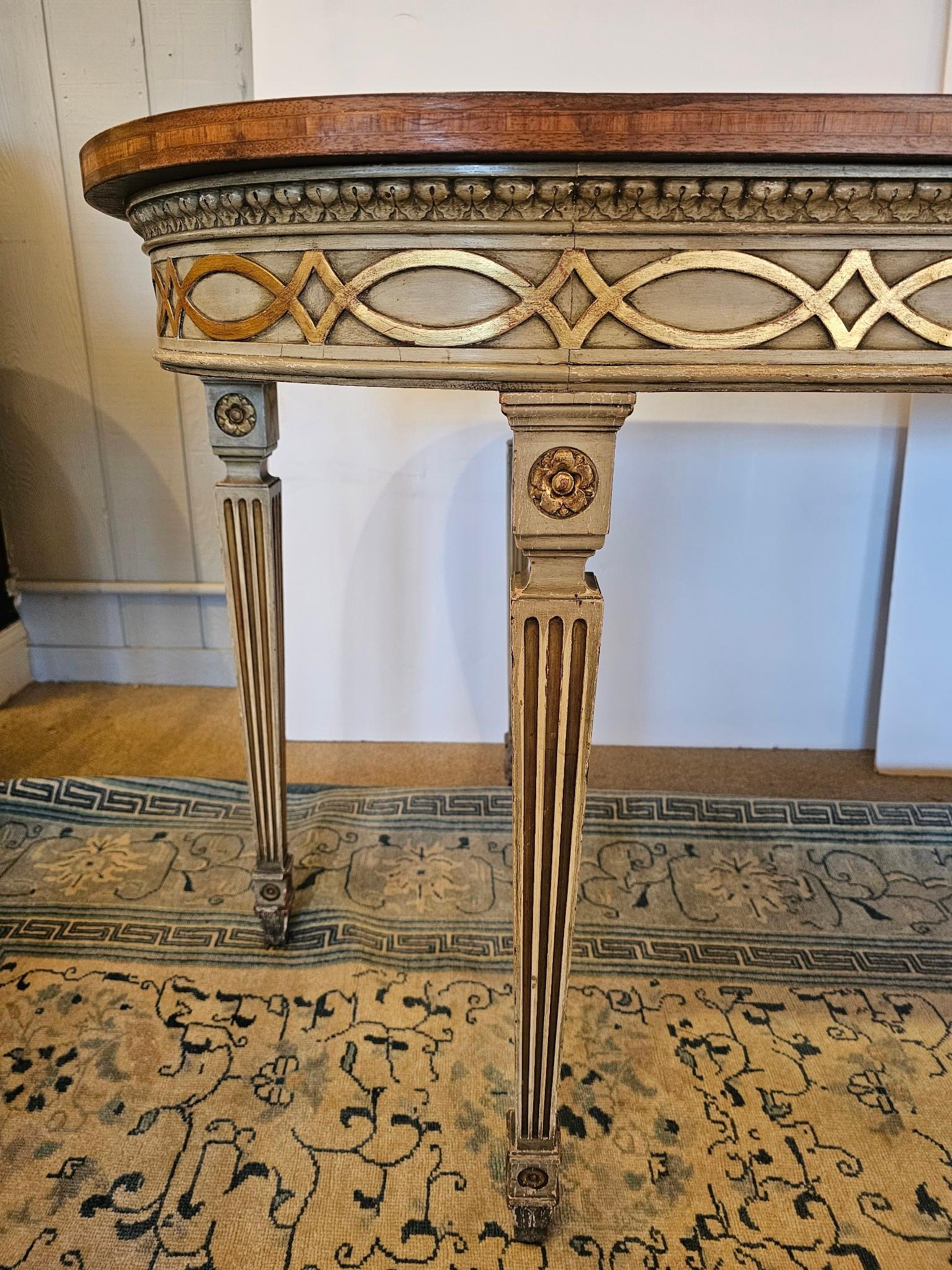 Magnífica consola neoclásica oblonga con tapa de marquetería Sunburst en Bueno Estado en Hopewell, NJ