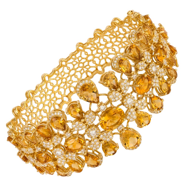 Round Cut Magnificent Orange Sapphire 18k Yellow Gold Diamond Bracelet for Her For Sale