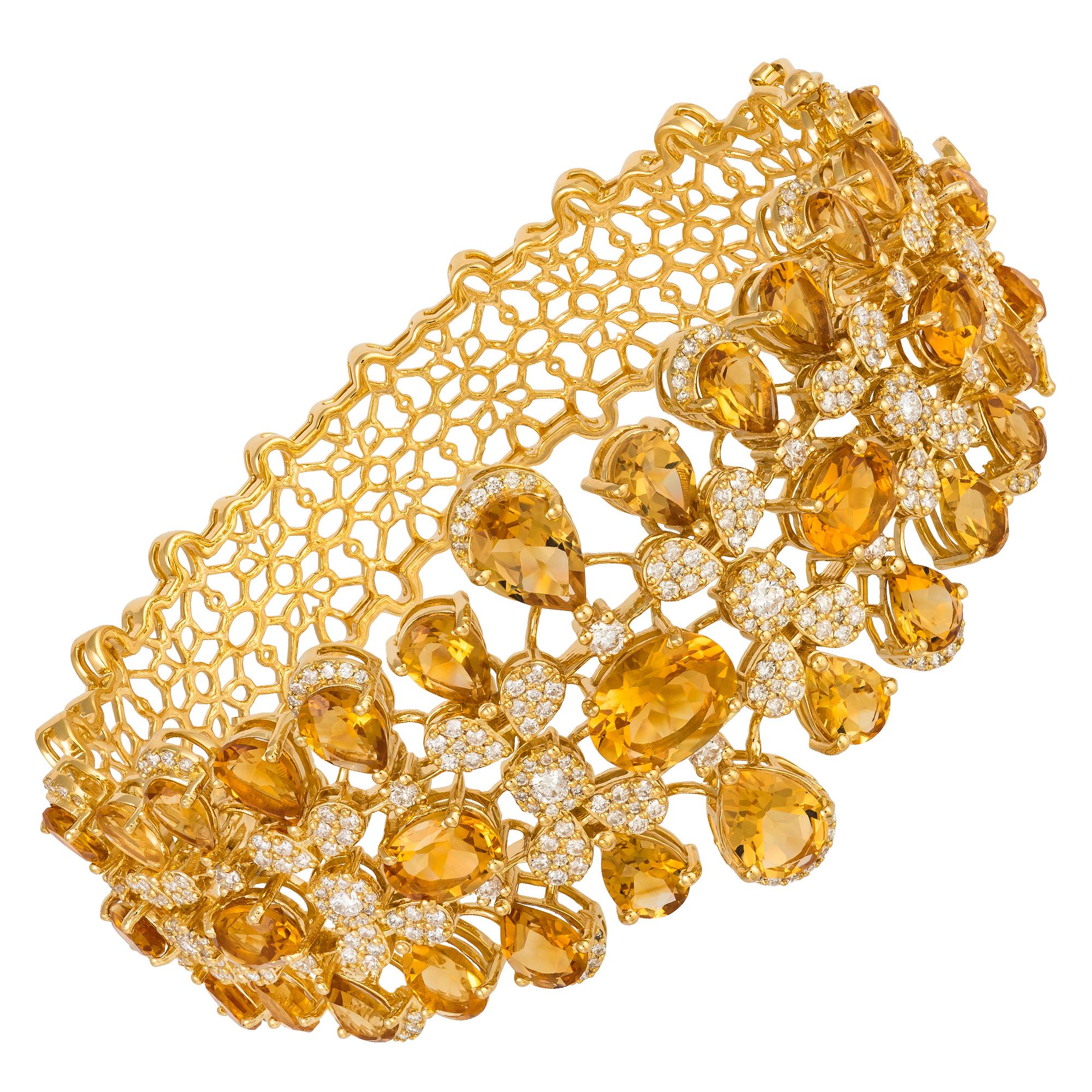Magnificent Orange Sapphire 18k Yellow Gold Diamond Bracelet for Her For Sale
