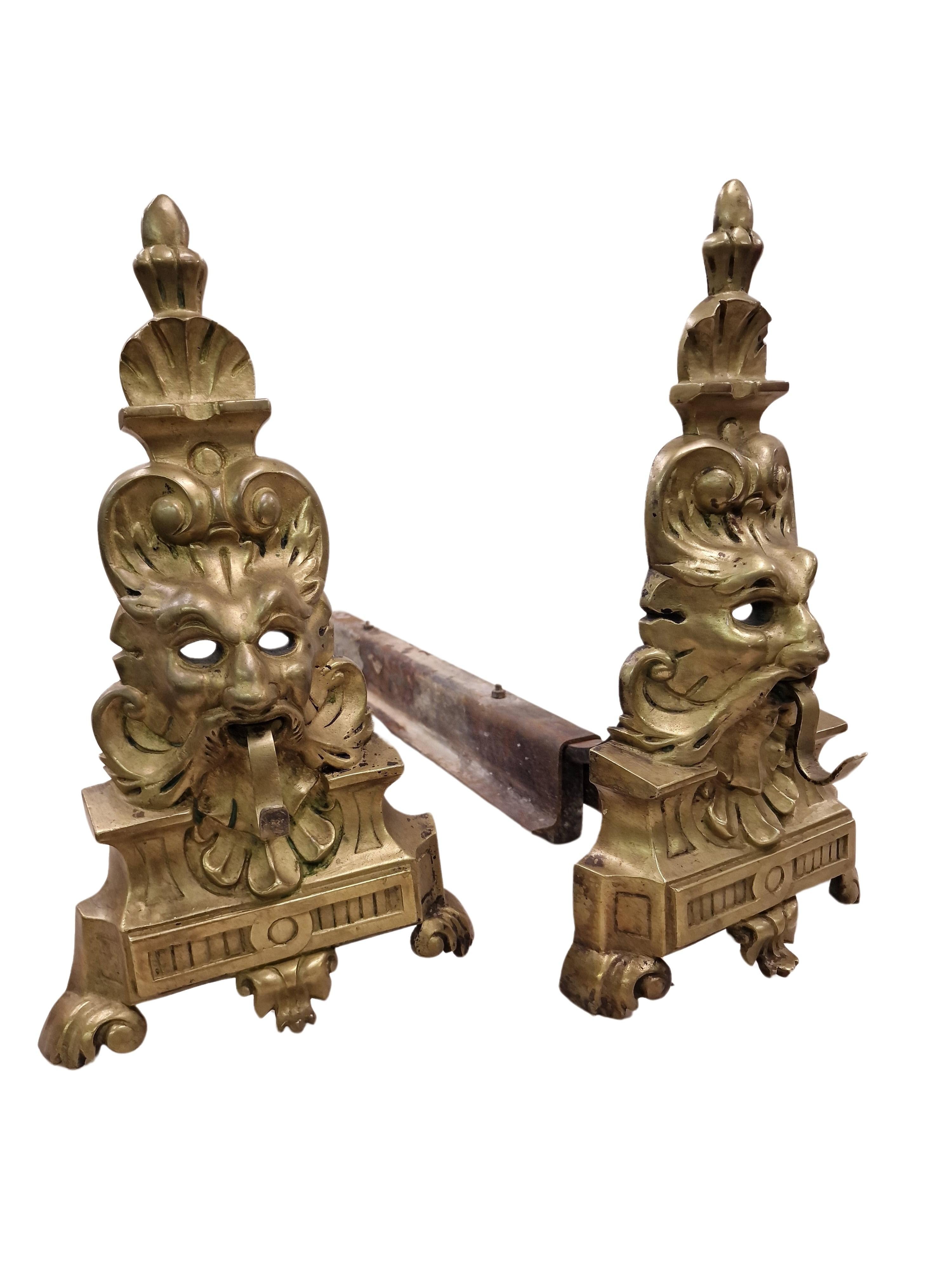 Wonderful pair of fireplace figurines, particularly rare design, made in France in the second half of the 19th century, around 1870.

The aids to enable stylish heating are placed next to or in front of the fireplace in order to place the wood on it