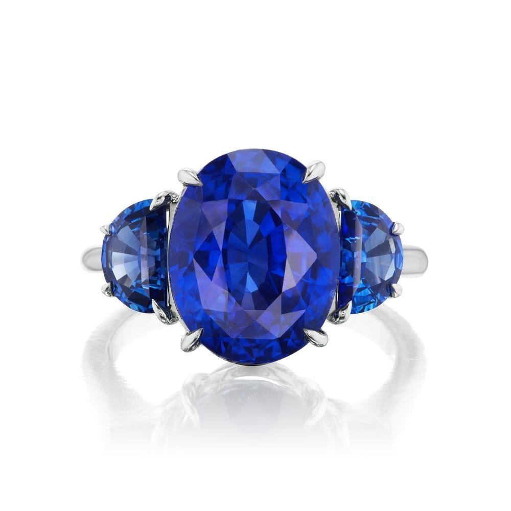 Modern Magnificent Oval Sapphire Ring For Sale