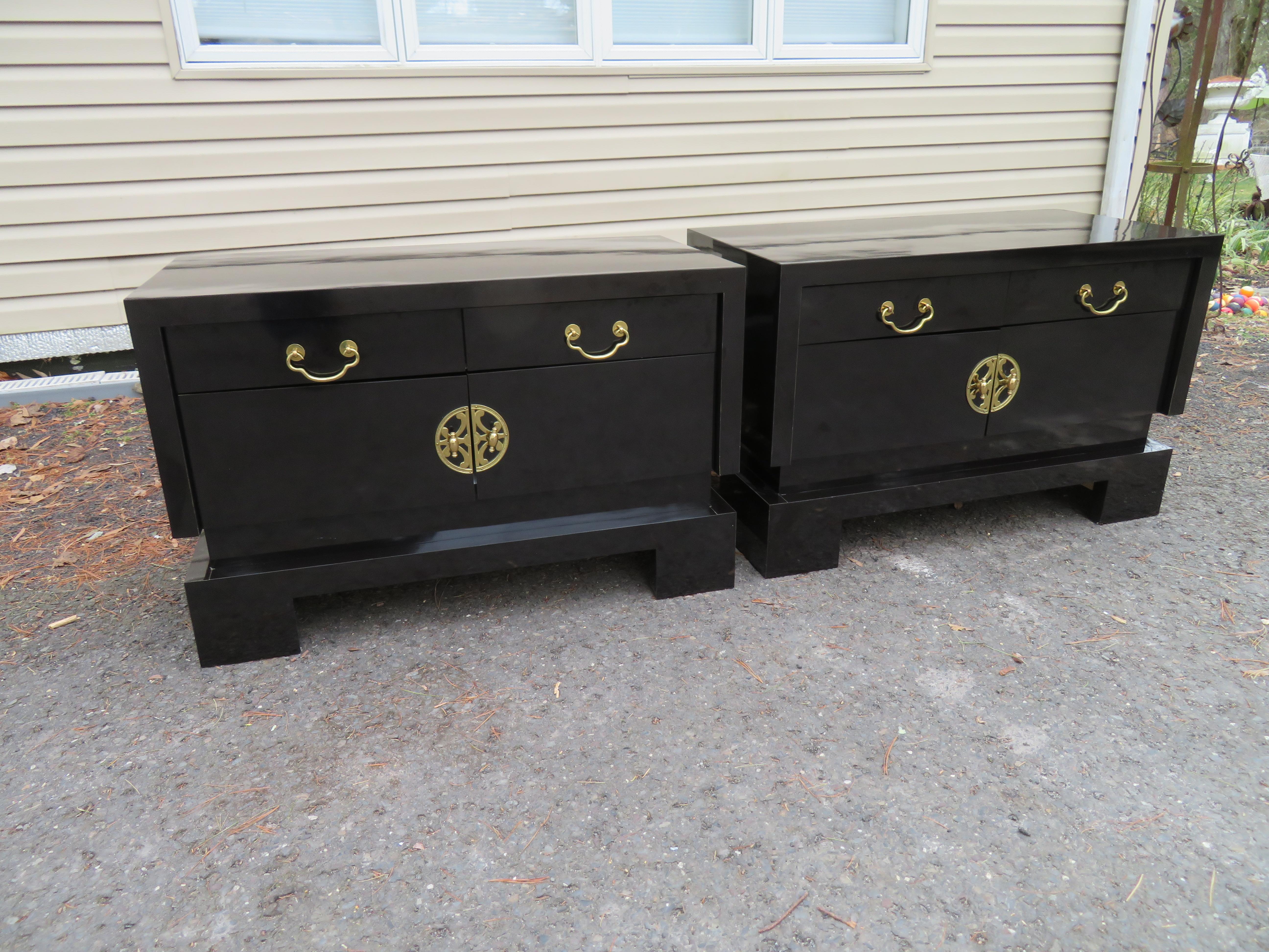 Magnificent pair of glossy black Chinoiserie nightstands. We love that these are veneered in black glossy Formica and are in great vintage condition. They measure 23