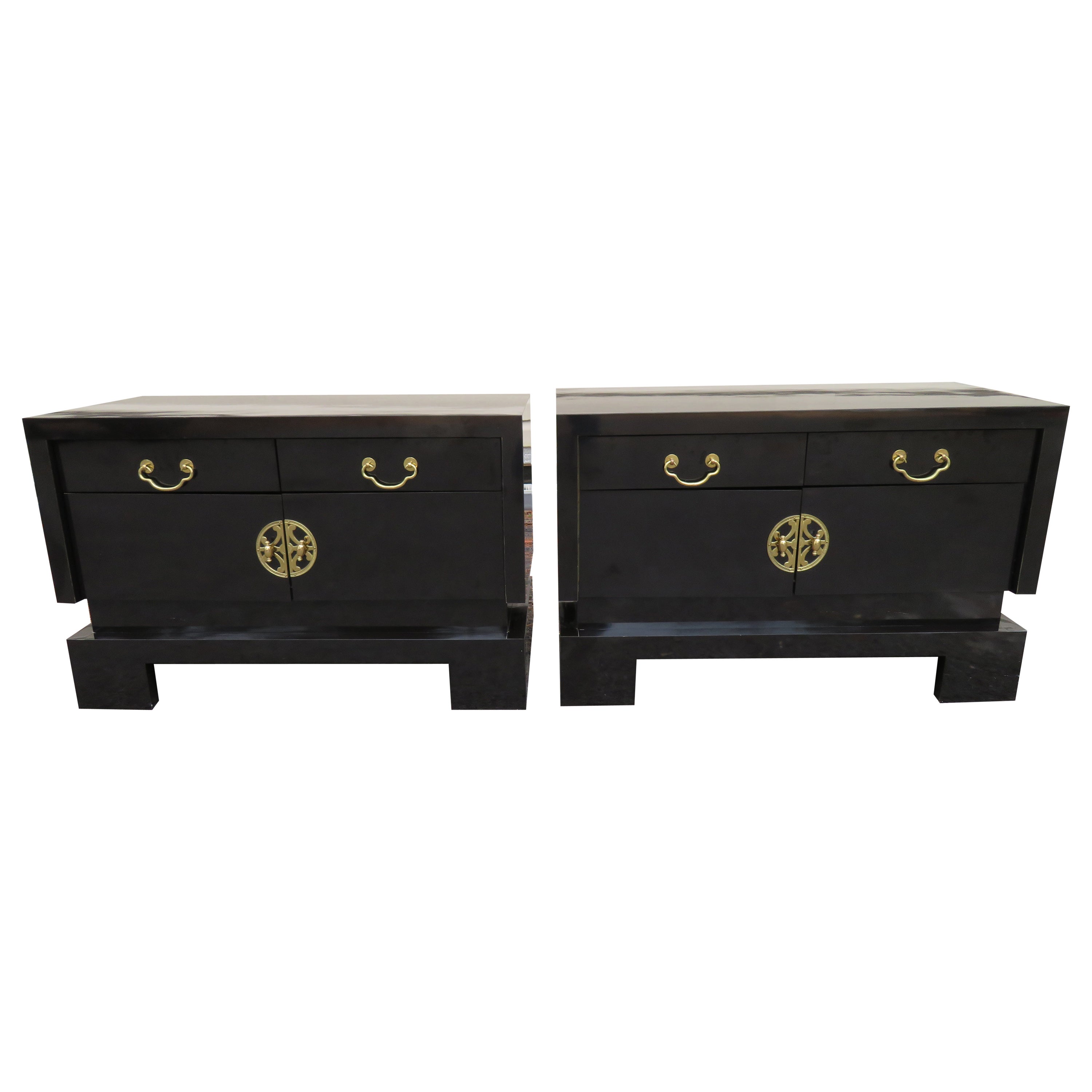 Magnifica coppia di Comodini Chinoiserie neri lucidi del Mid-Century Modern