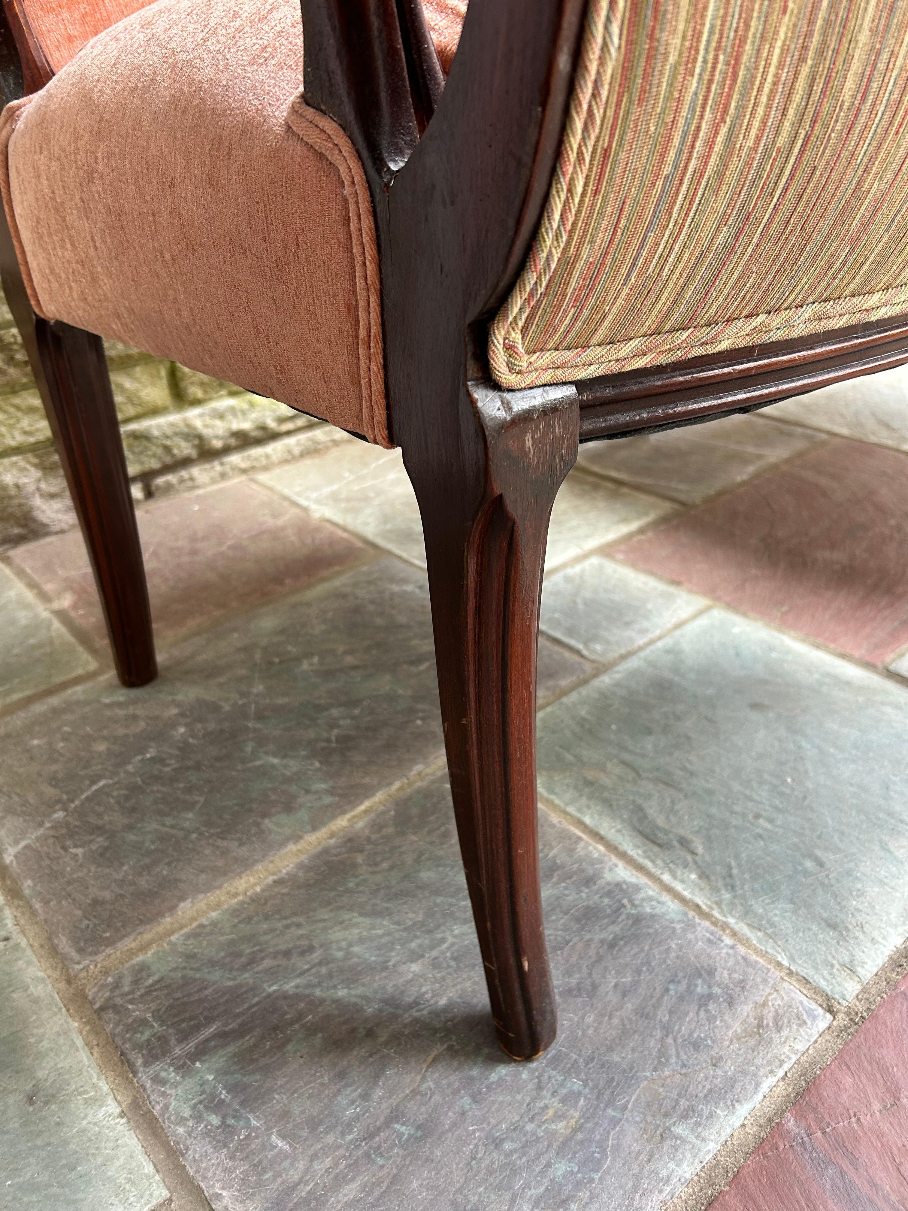 Magnífico Par Grosfeld House Sillas de Salón con Respaldo de Hoja Hollywood Regency en venta 4