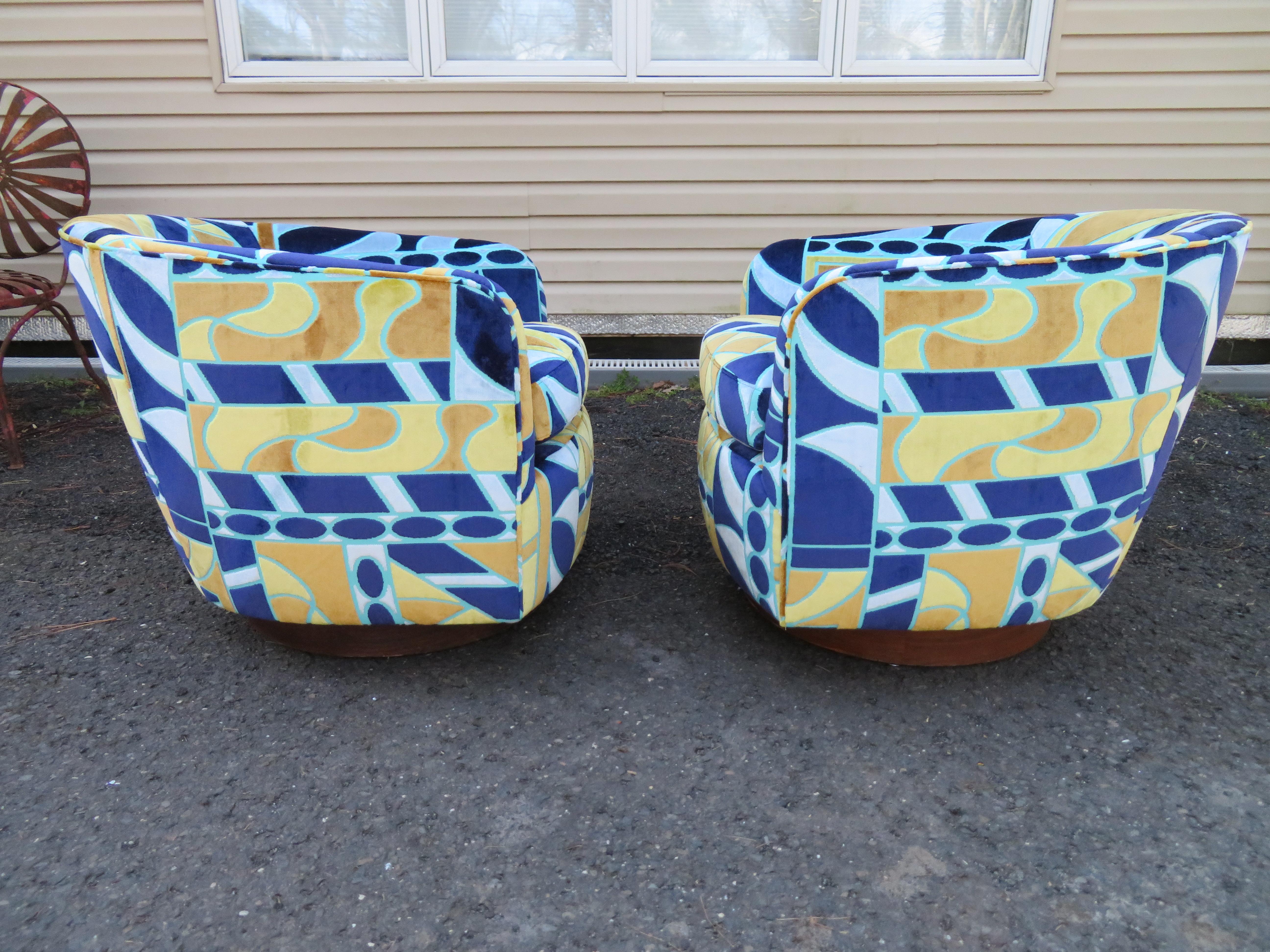 Mid-Century Modern Magnificent Pair Milo Baughman Barrel Back Swivel Rocker Lounge Chairs 