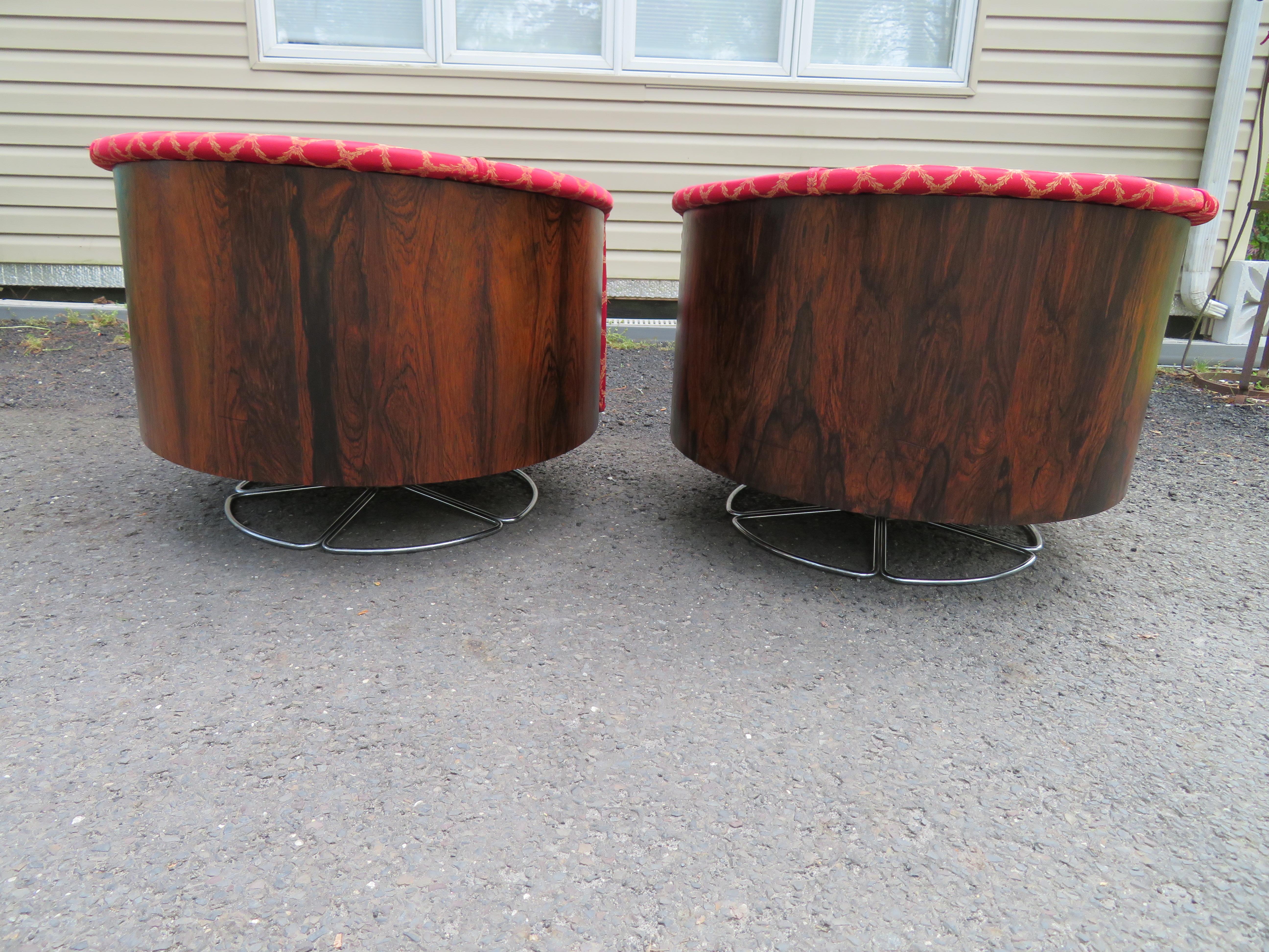 Mid-Century Modern Magnificent Pair Milo Baughman Style Rosewood Swivel Lounge Chairs Mid-Century For Sale