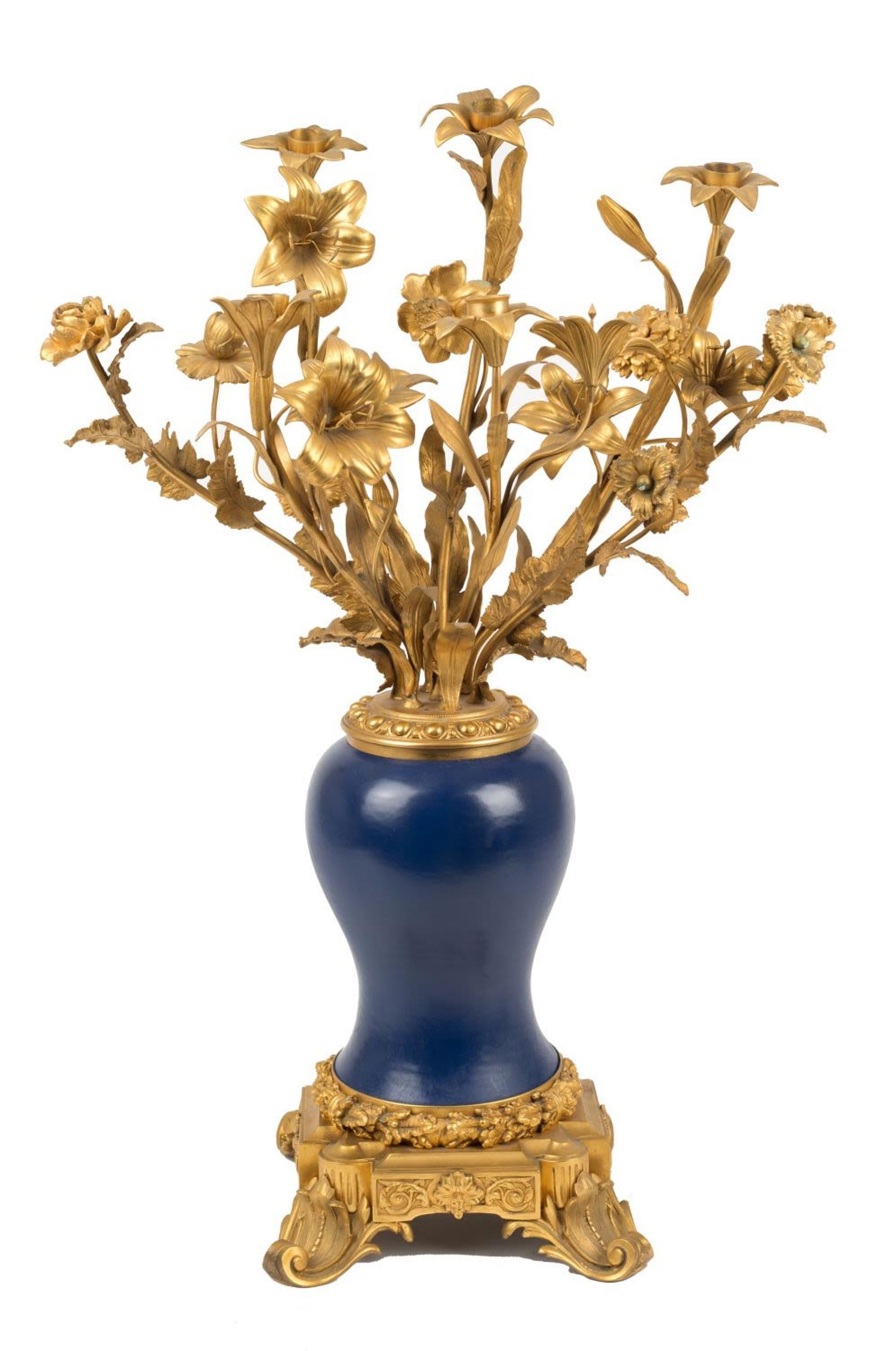 Bronze Magnifique paire de candélabres français du XIXe siècle en vente