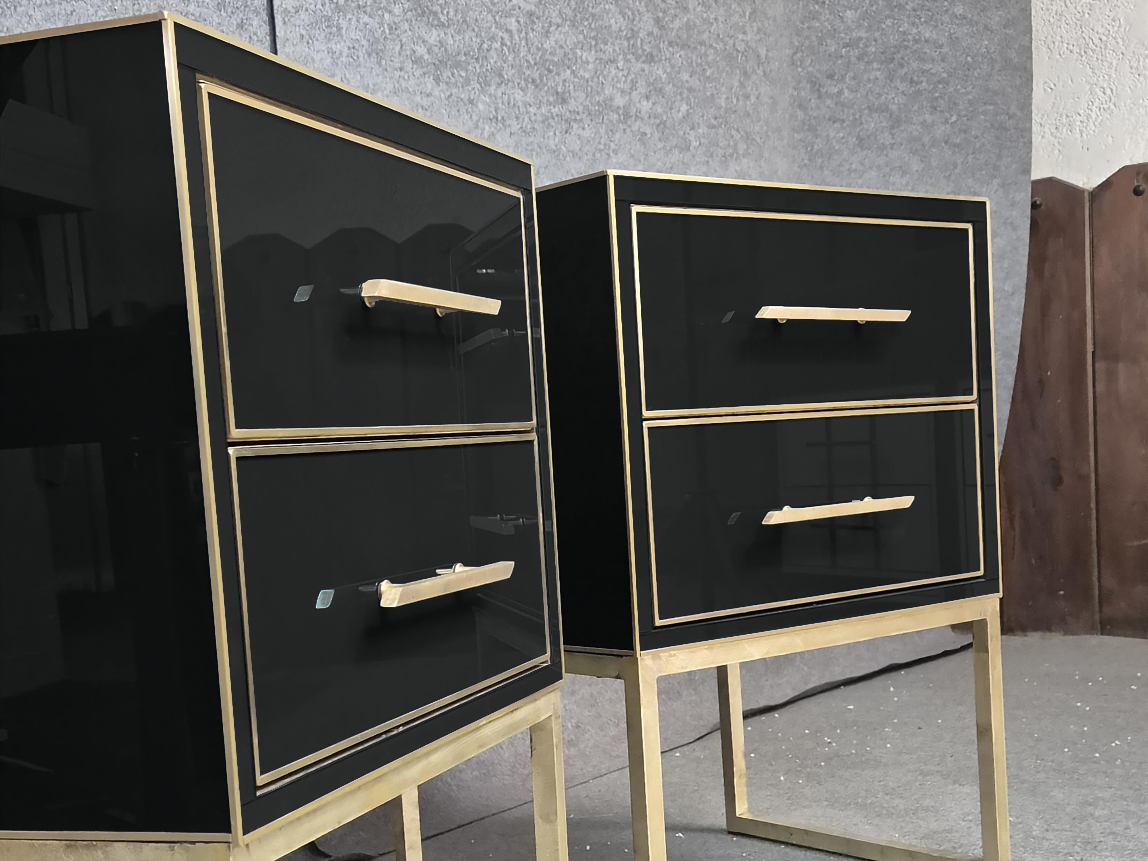 Mid-Century Modern Magnificent Pair of Black Murano Glass Bedside Tables Made in Italy Available JF For Sale