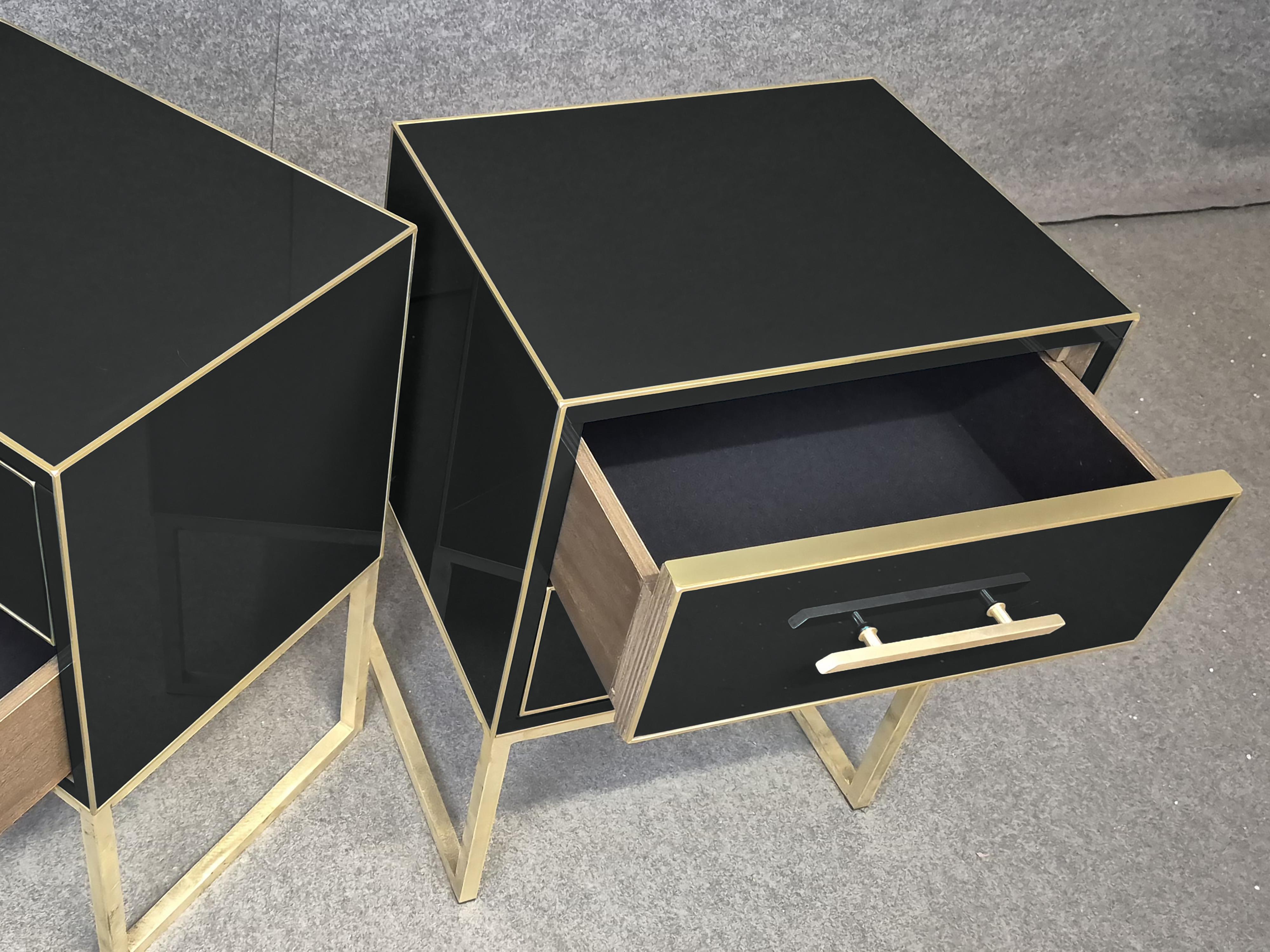 Brass Magnificent Pair of Black Murano Glass Bedside Tables Made in Italy Available JF For Sale