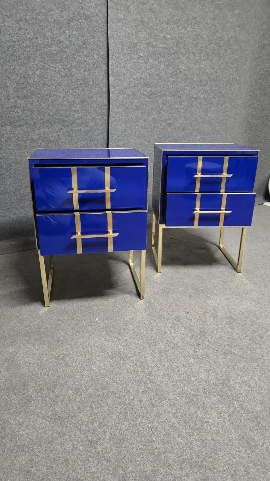 Magnificent Pair of Blue Murano Glass Bedside Tables Made in Italy Available in vendita 2