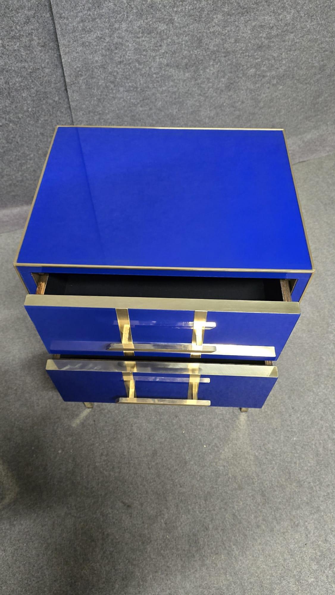 Magnificent Pair of Blue Murano Glass Bedside Tables Made in Italy Available in vendita 3