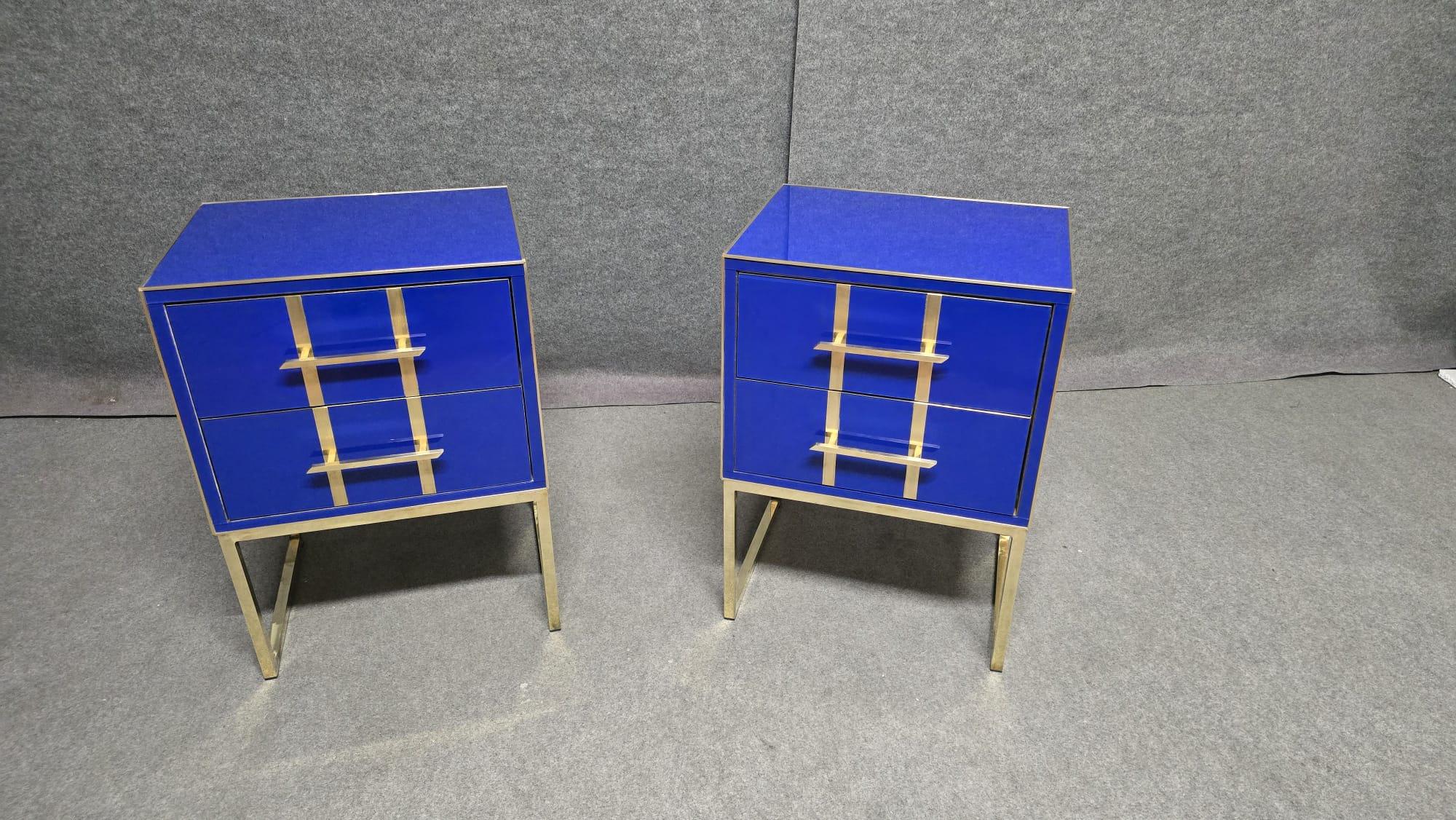 Mid-Century moderno Magnificent Pair of Blue Murano Glass Bedside Tables Made in Italy Available in vendita