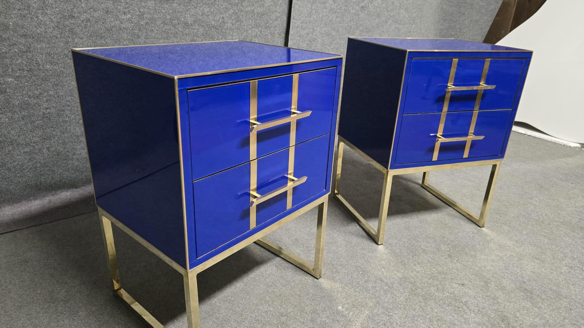 Intagliato a mano Magnificent Pair of Blue Murano Glass Bedside Tables Made in Italy Available in vendita