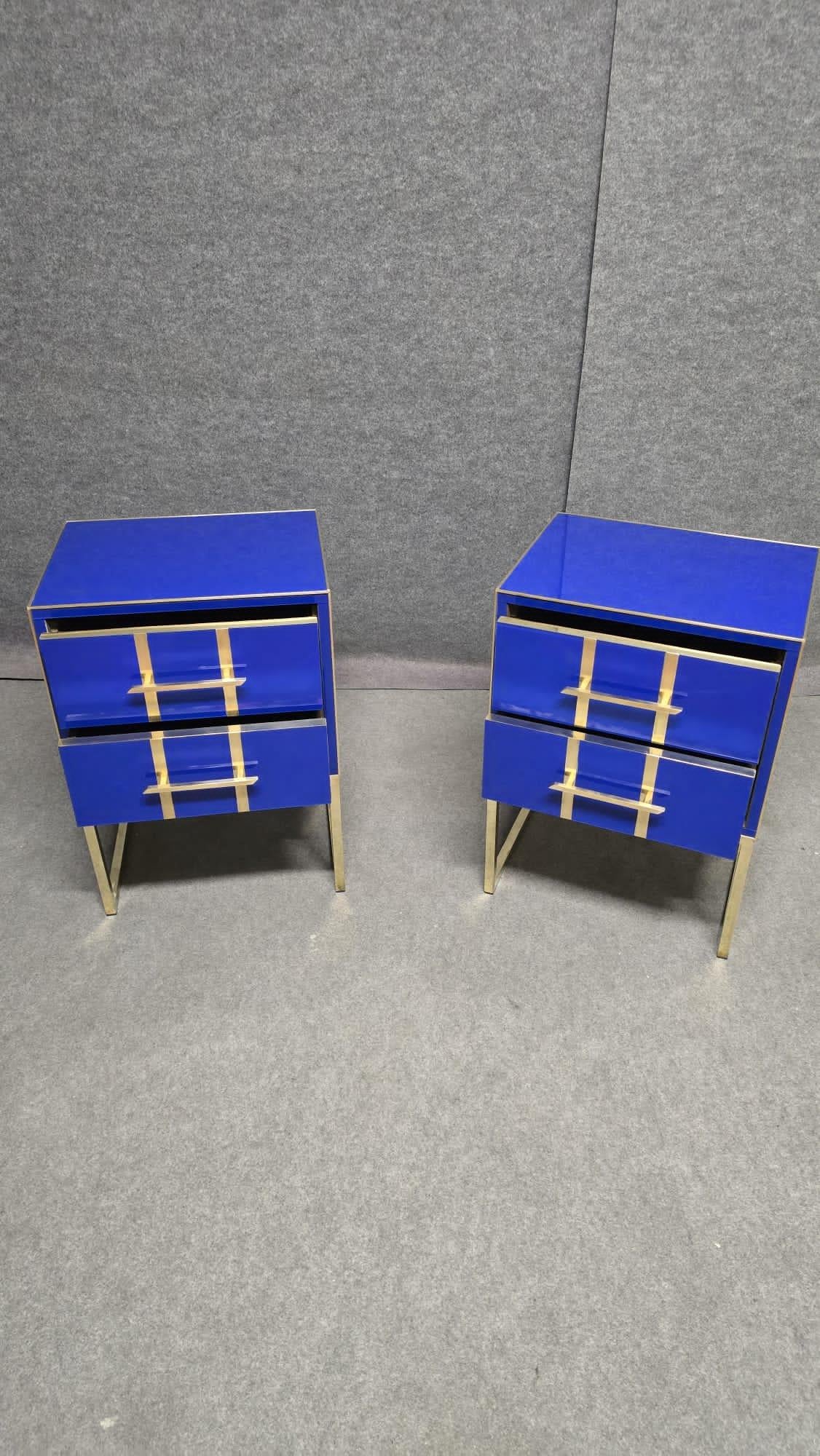 Periodo contemporaneo Magnificent Pair of Blue Murano Glass Bedside Tables Made in Italy Available in vendita