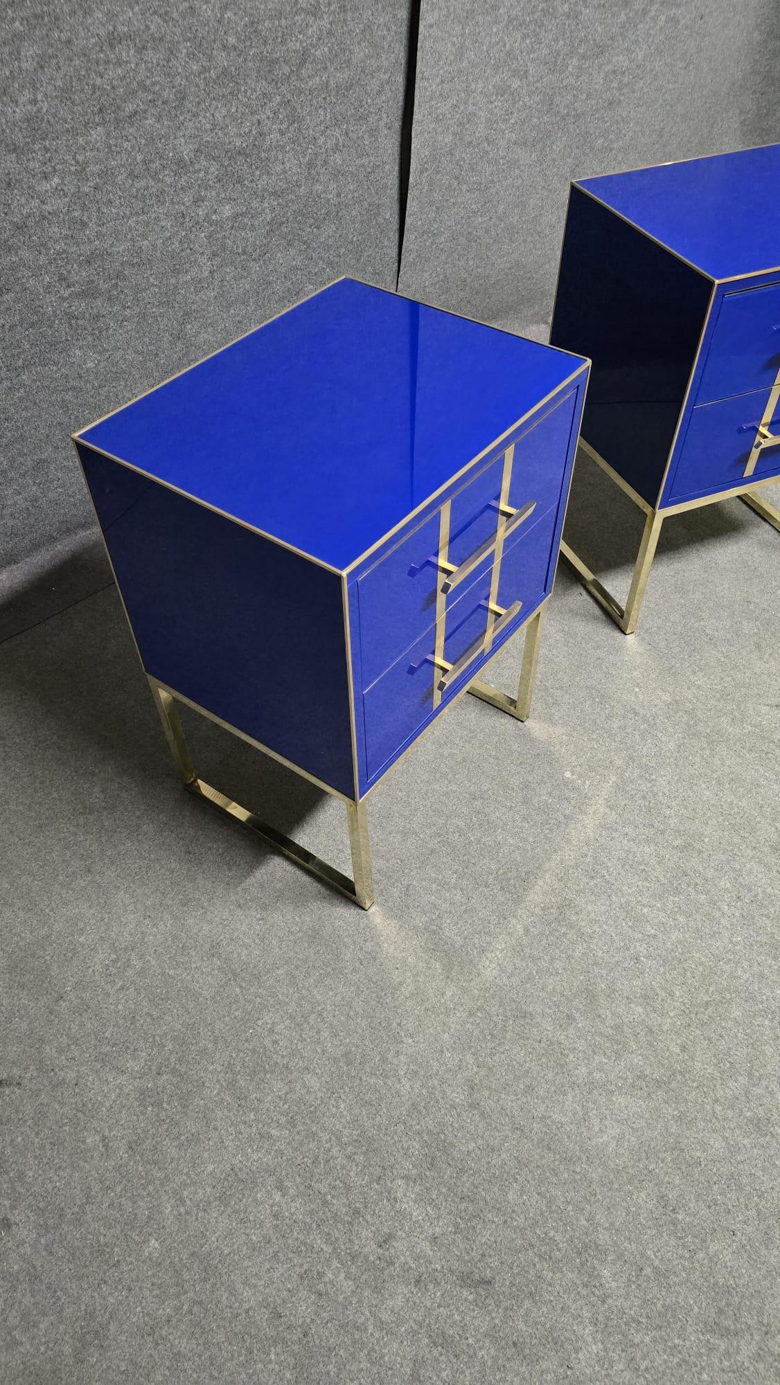 Magnificent Pair of Blue Murano Glass Bedside Tables Made in Italy Available in vendita 1