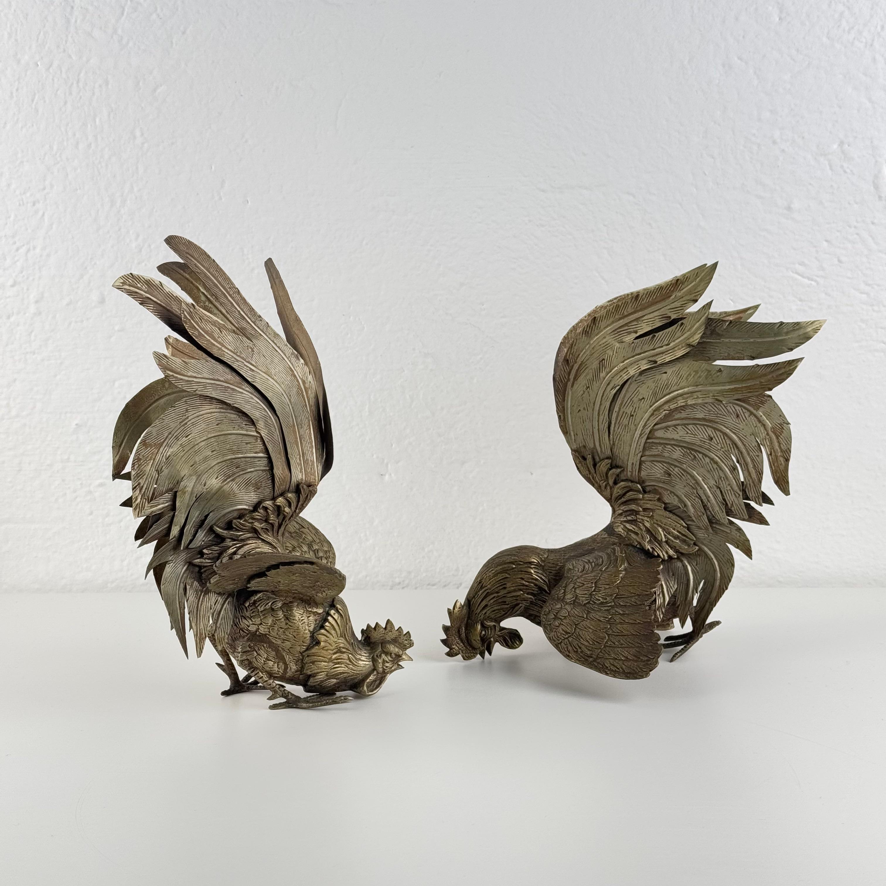 Magnificent Pair of Brass Foraging Roosters, Italy, 1950s – Attributed to Gucci Moderno de mediados de siglo en venta