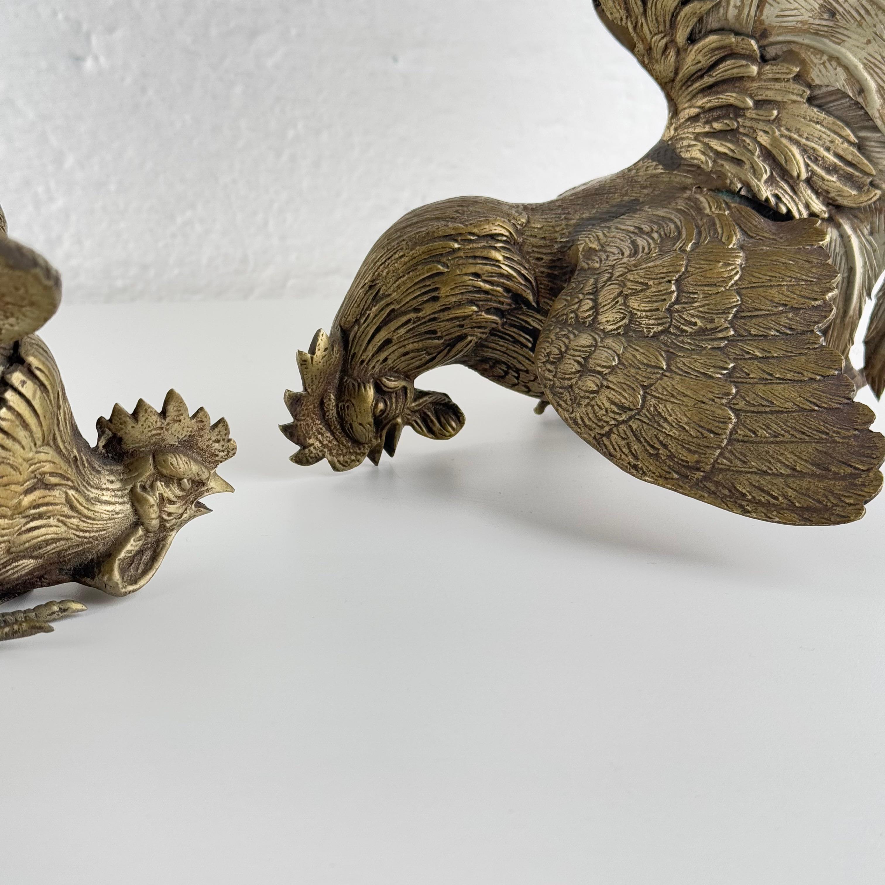 Magnificent Pair of Brass Foraging Roosters, Italy, 1950s – Attributed to Gucci mediados del siglo XX en venta