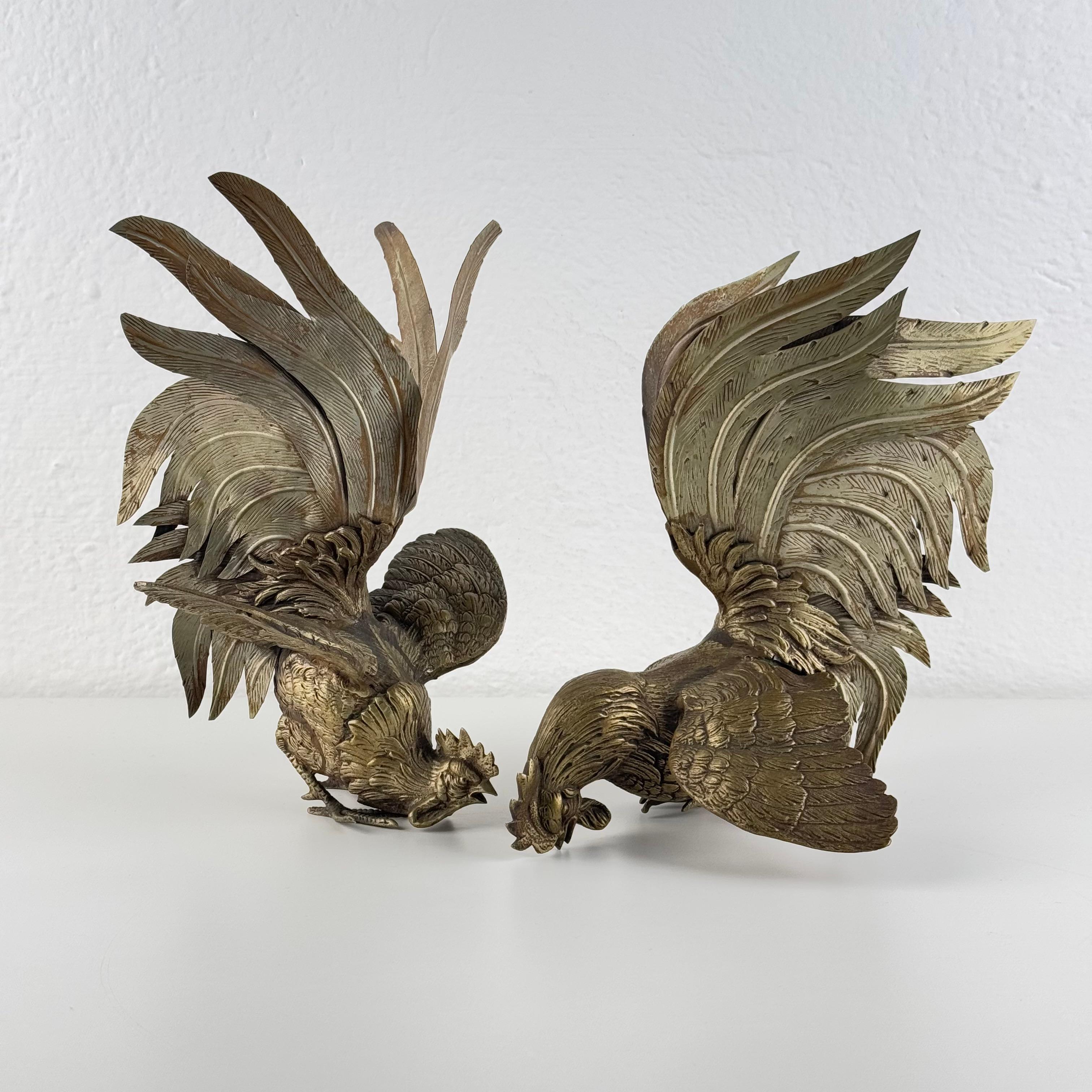 Magnificent Pair of Brass Foraging Roosters, Italy, 1950s – Attributed to Gucci Latón en venta