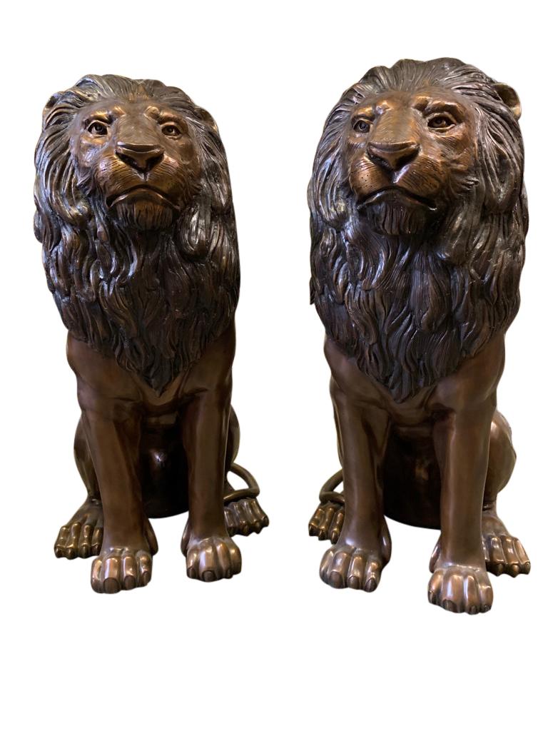 Magnificent Pair of Cast Bronze Sitting Lions, 20th Century For Sale 4