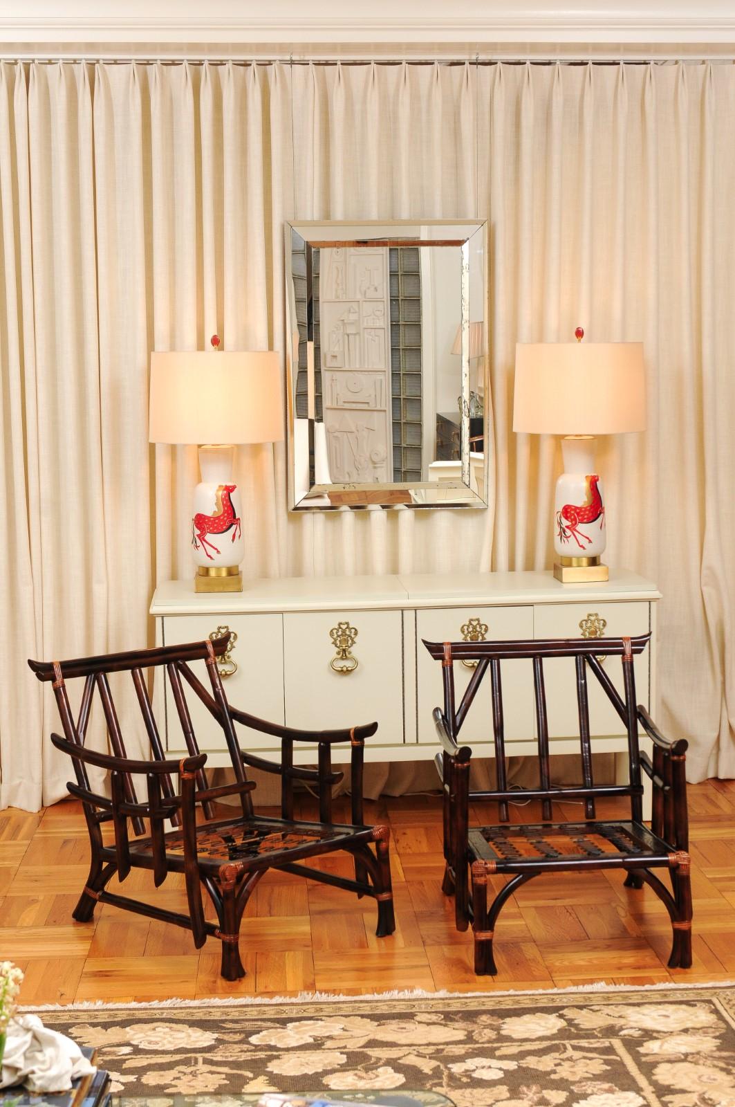 Mid-Century Modern Magnifique paire de fauteuils de salon pagodes et brun-rouge foncé et caramel, vers 1960 en vente