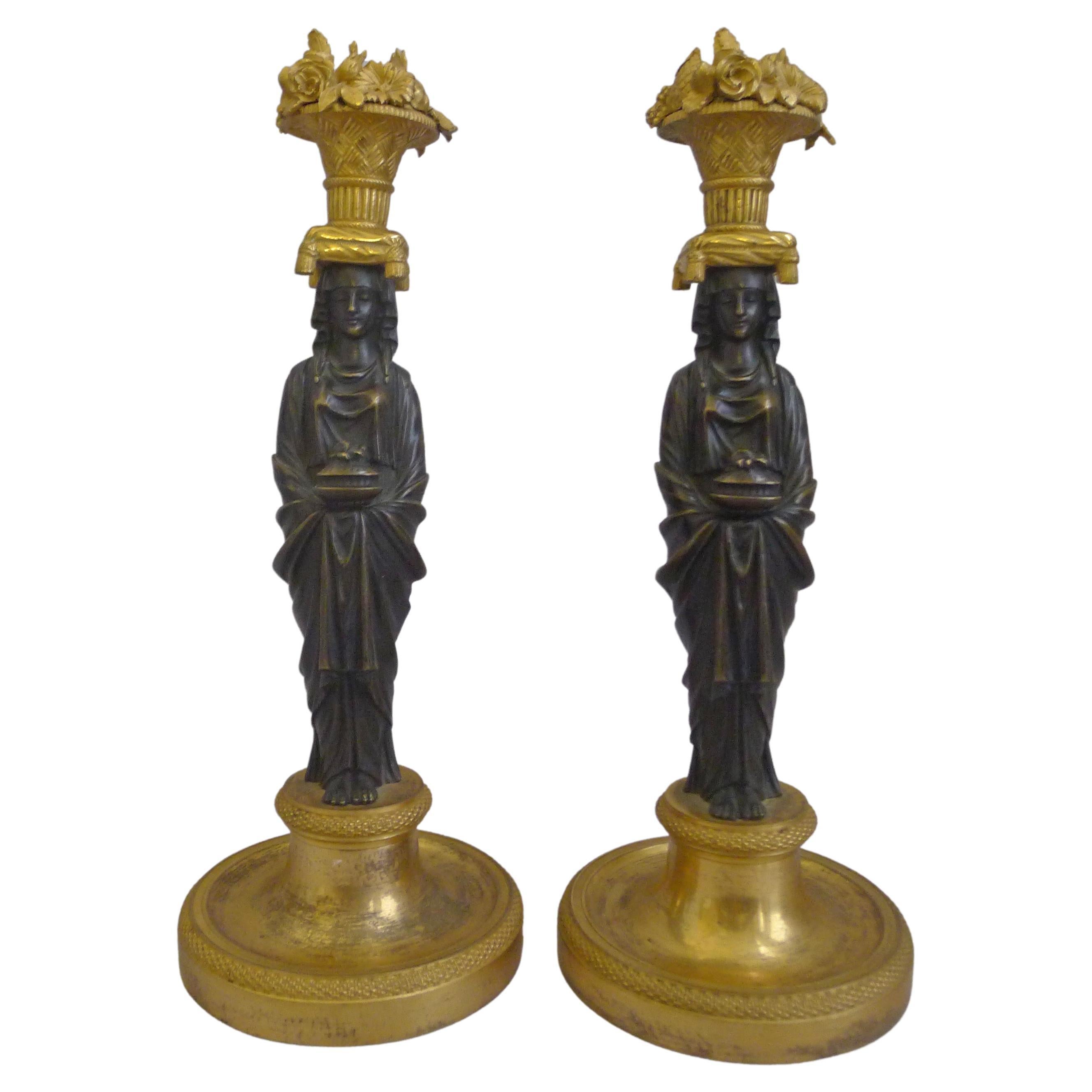 Magnifique paire de chandeliers figuratifs de style Régence anglaise, dans le style de l'espoir en vente