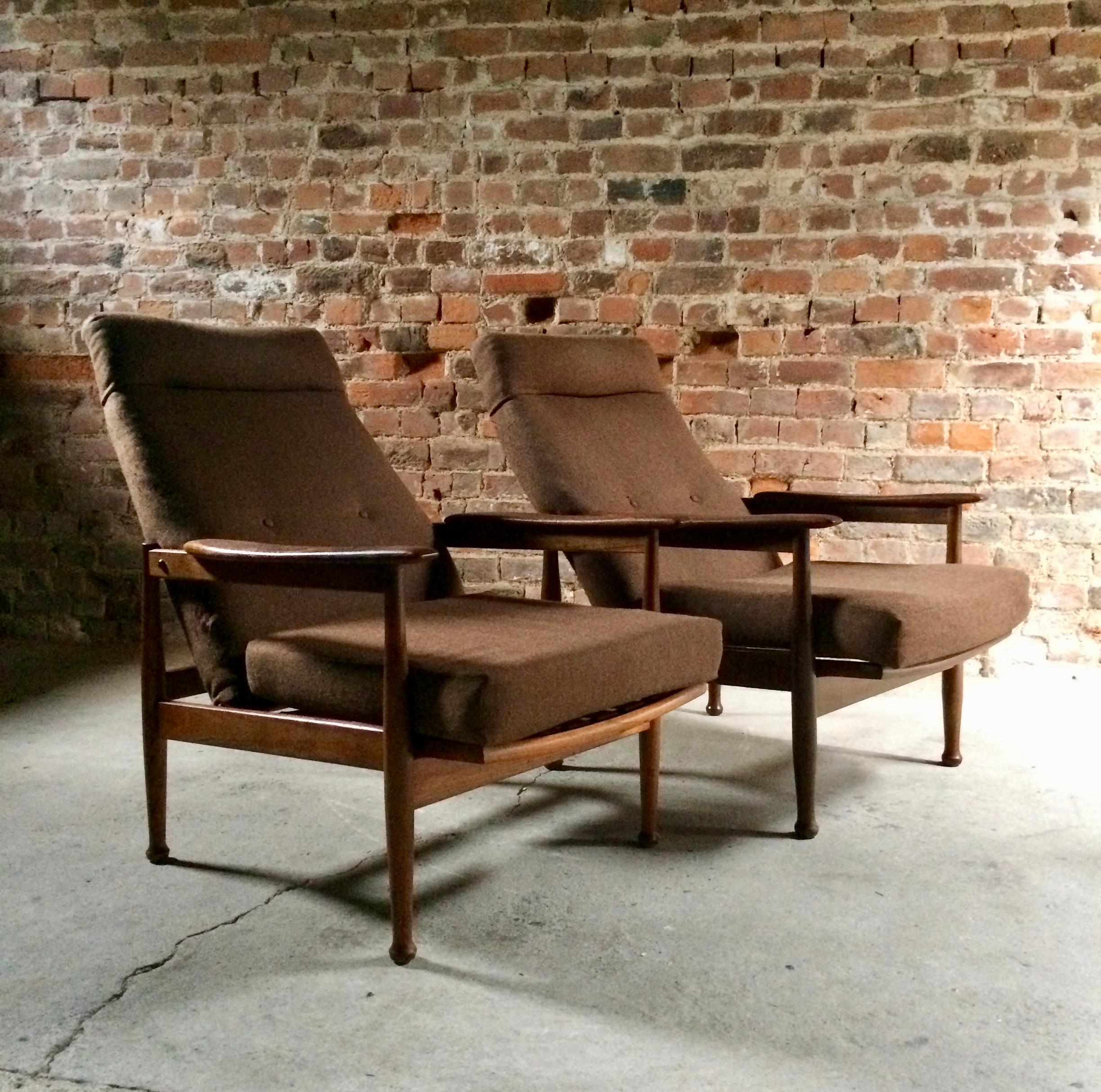 American Magnificent Pair of Guy Rogers Style Teak Recliner Armchairs Manhattan Design