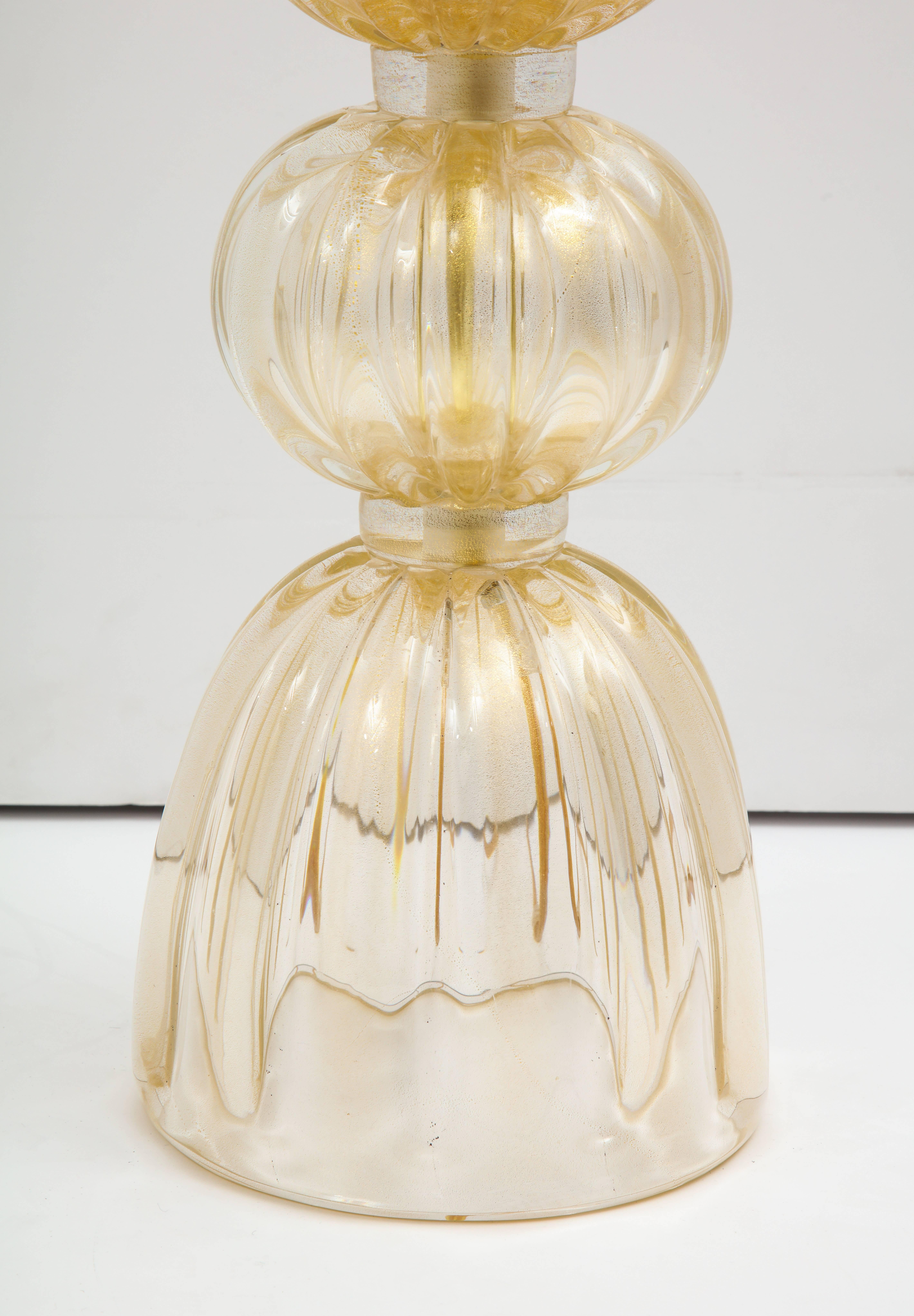 Magnificent Pair of Italian Murano Glass Lamps in 23-Karat Gold In Excellent Condition In New York, NY