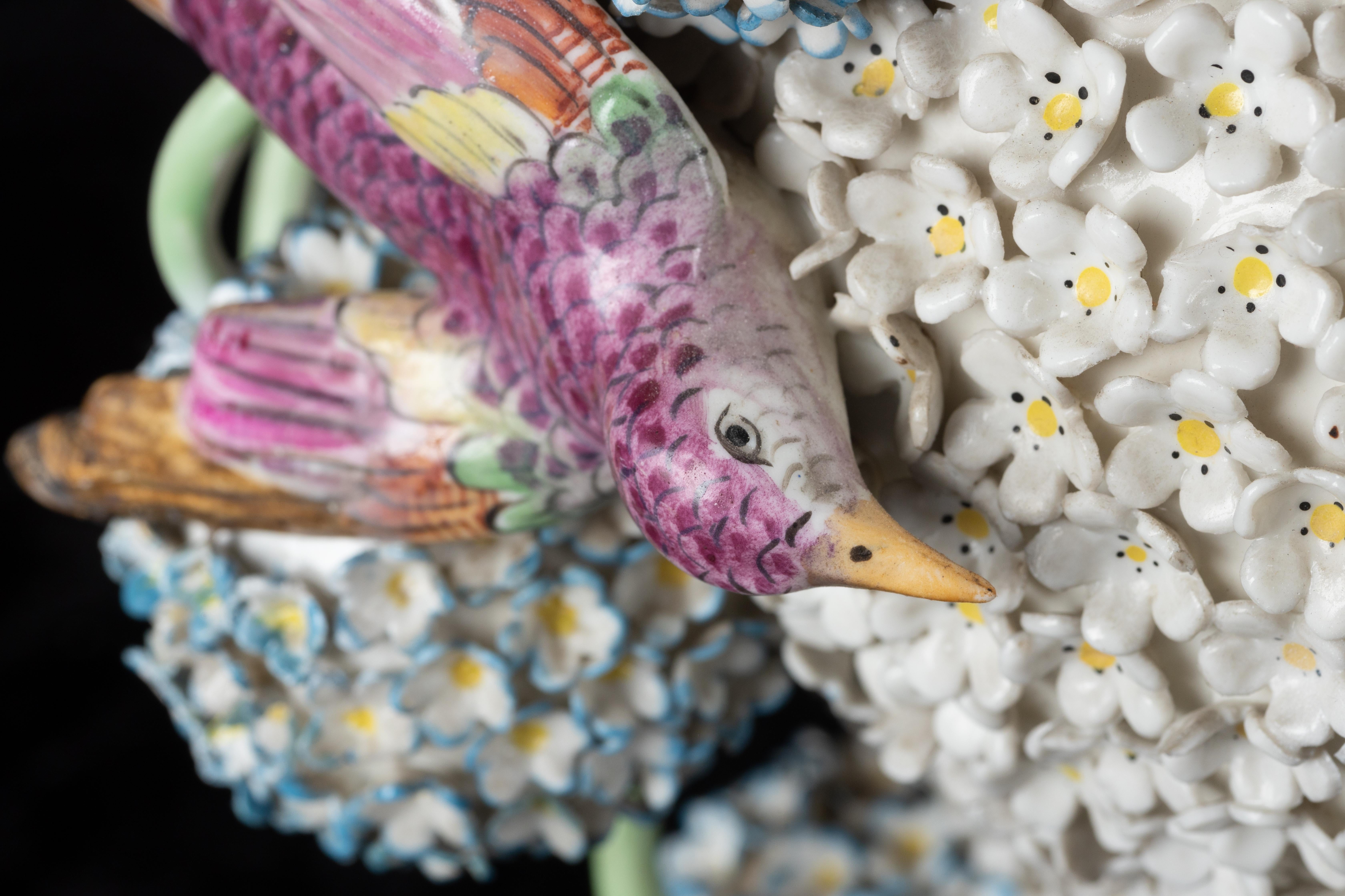 Magnifique paire de vases couverts en porcelaine de Meissen Snowball, marqués en vente 6