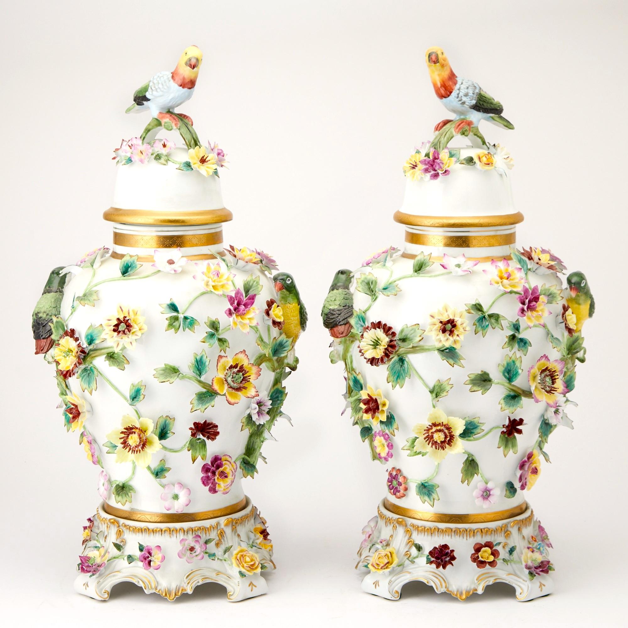 Magnífica Pareja de Jarrones Cubiertos de Porcelana de la Época de Napoleón III/ Siglo XIX. en venta 6