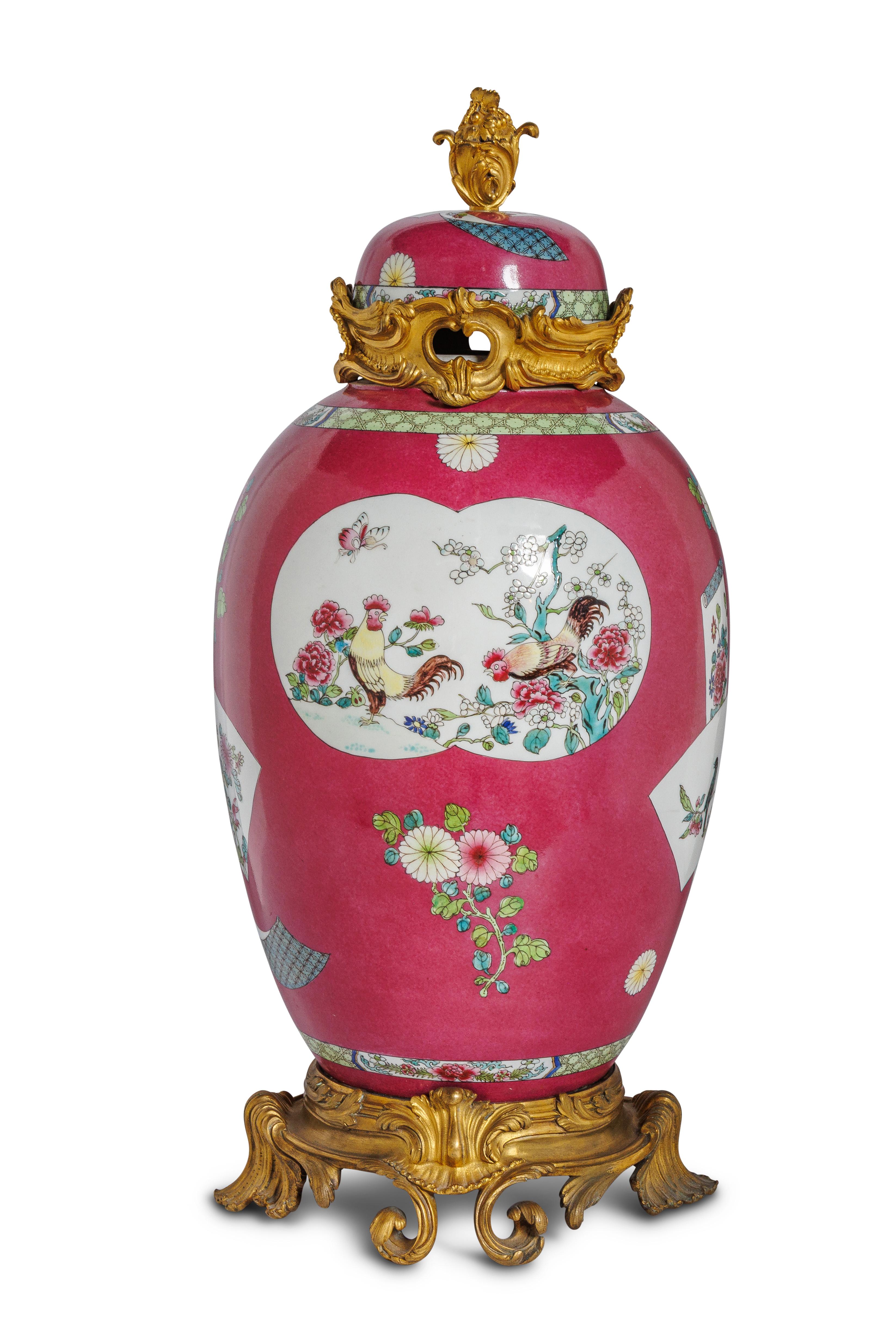 XIXe siècle Magnifique paire de vases en porcelaine chinoise rose montés en bronze doré en vente
