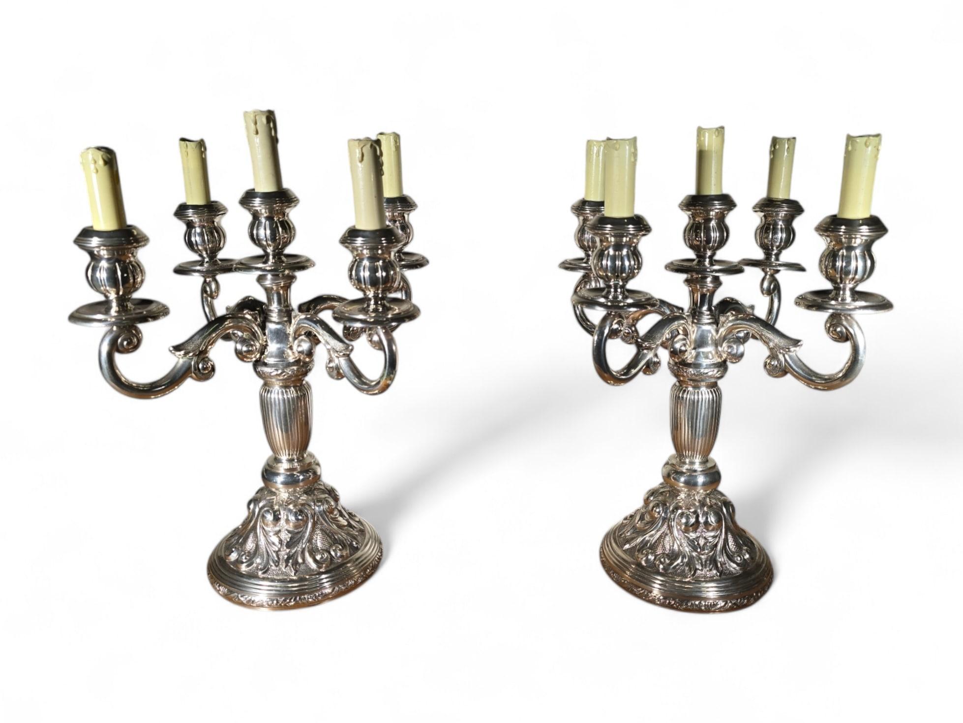 Magnifica coppia di candelabri elettrificati in argento massiccio in vendita 5