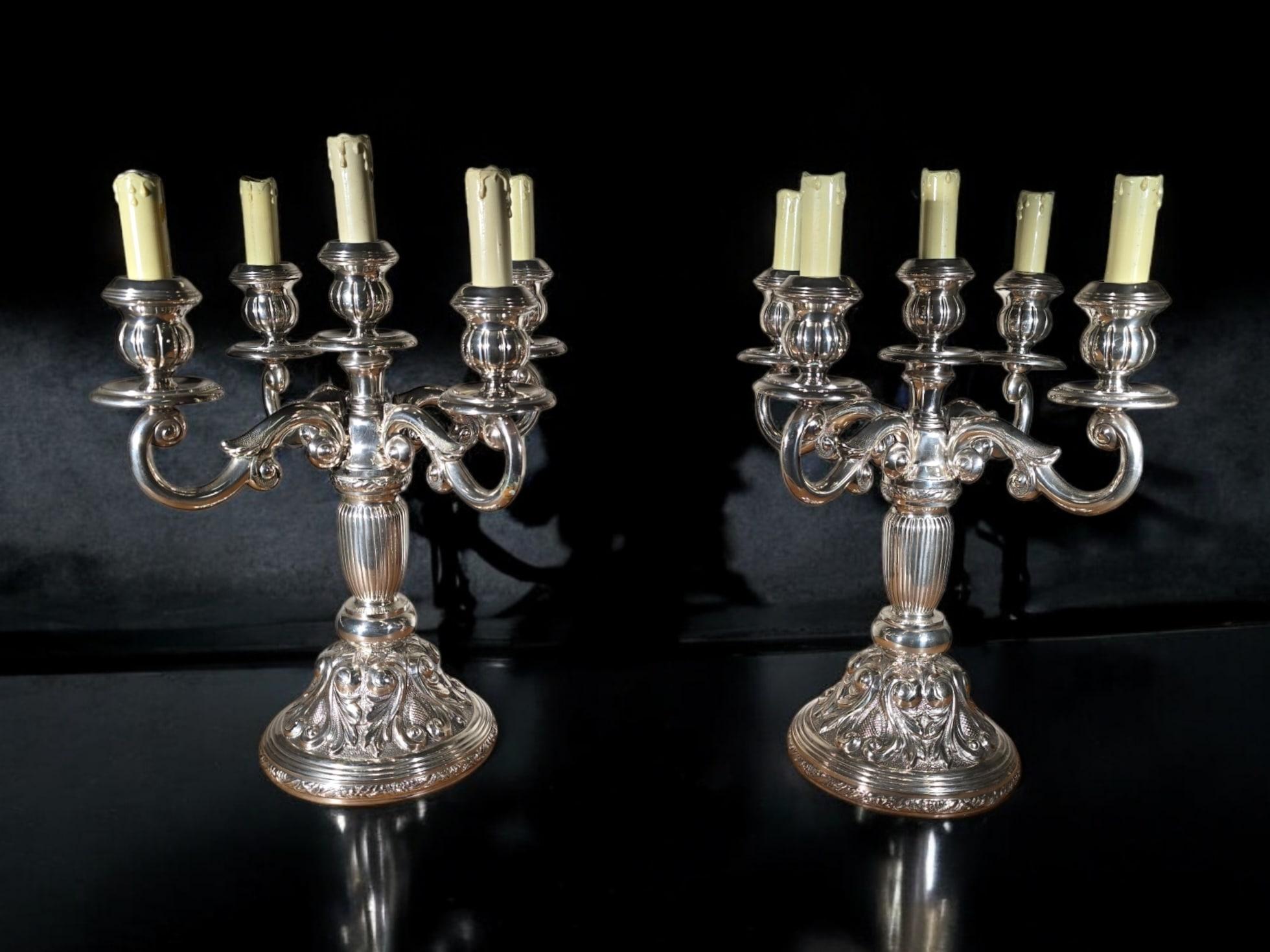 Magnifica coppia di candelabri elettrificati in argento massiccio in vendita 6