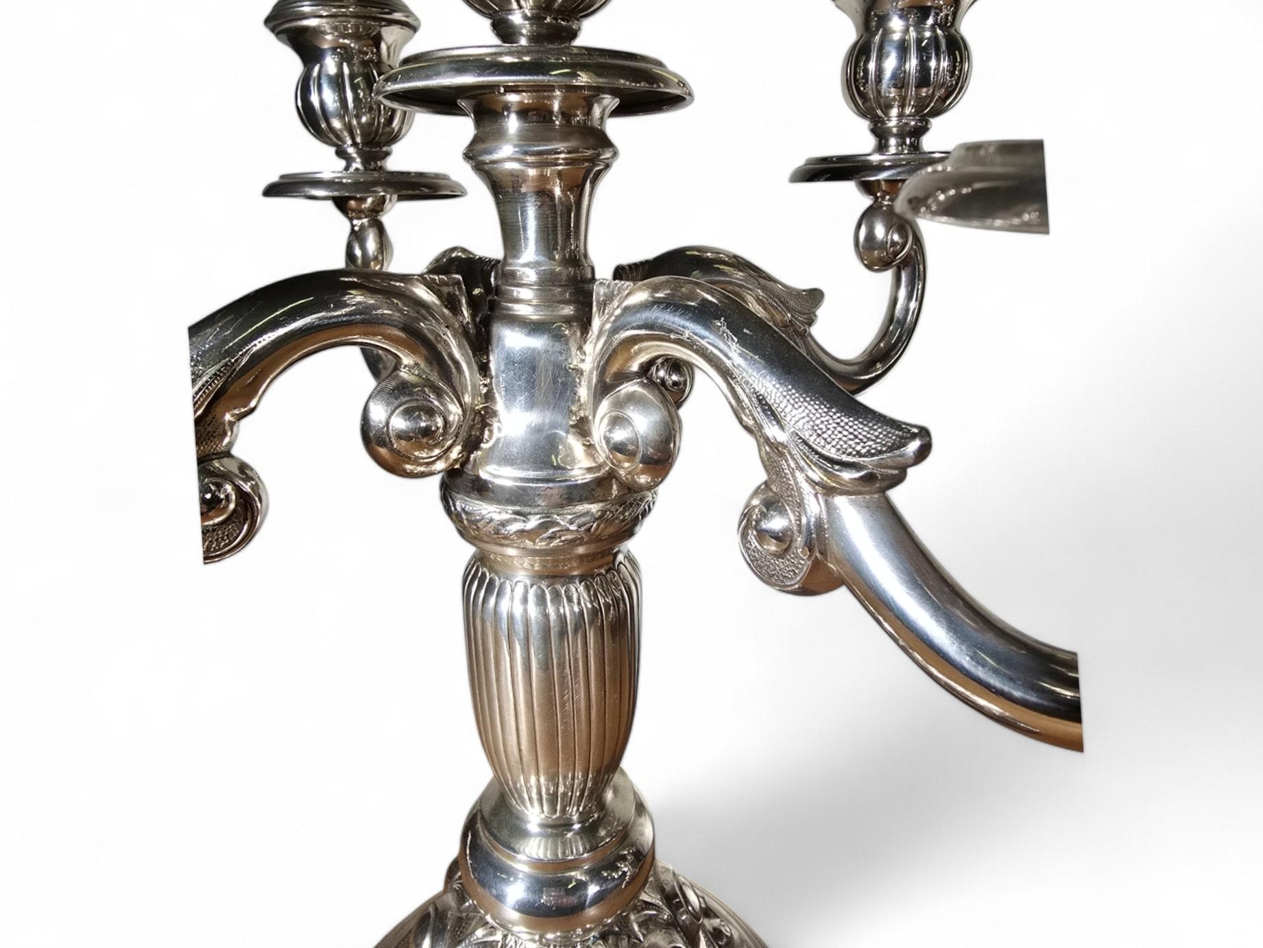Argento 925 Magnifica coppia di candelabri elettrificati in argento massiccio in vendita