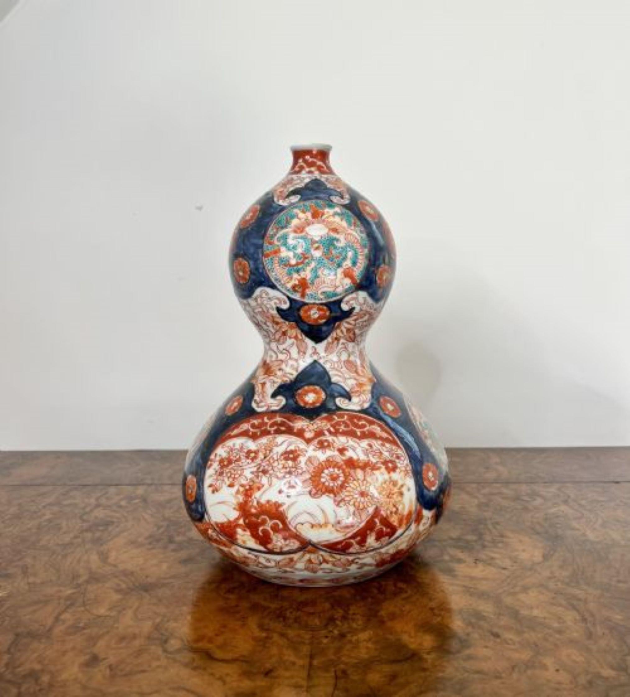 Magnificent pair of unusual shaped antique Japanese imari vases In Good Condition For Sale In Ipswich, GB