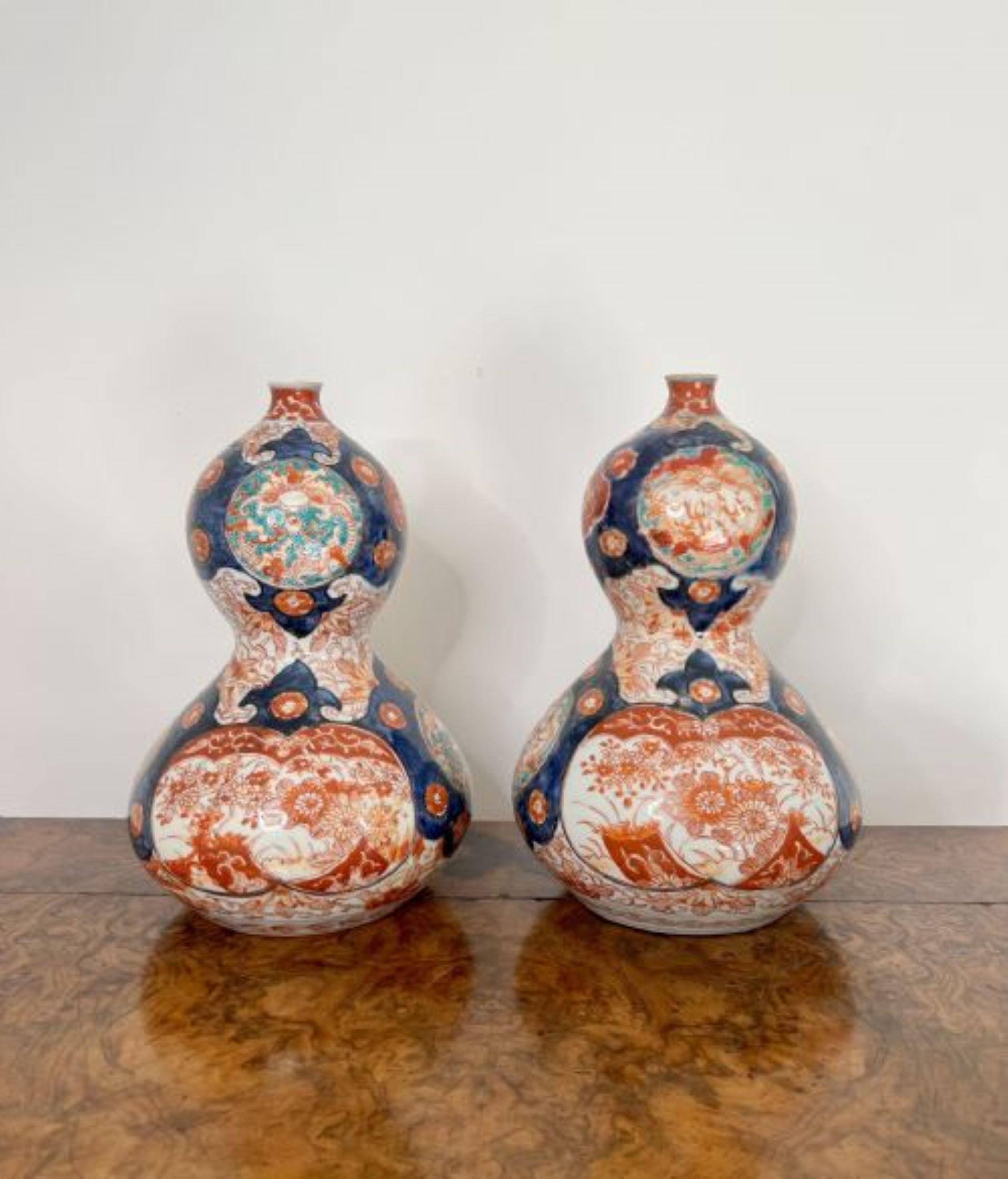 Magnificent pair of unusual shaped antique Japanese imari vases For Sale 1