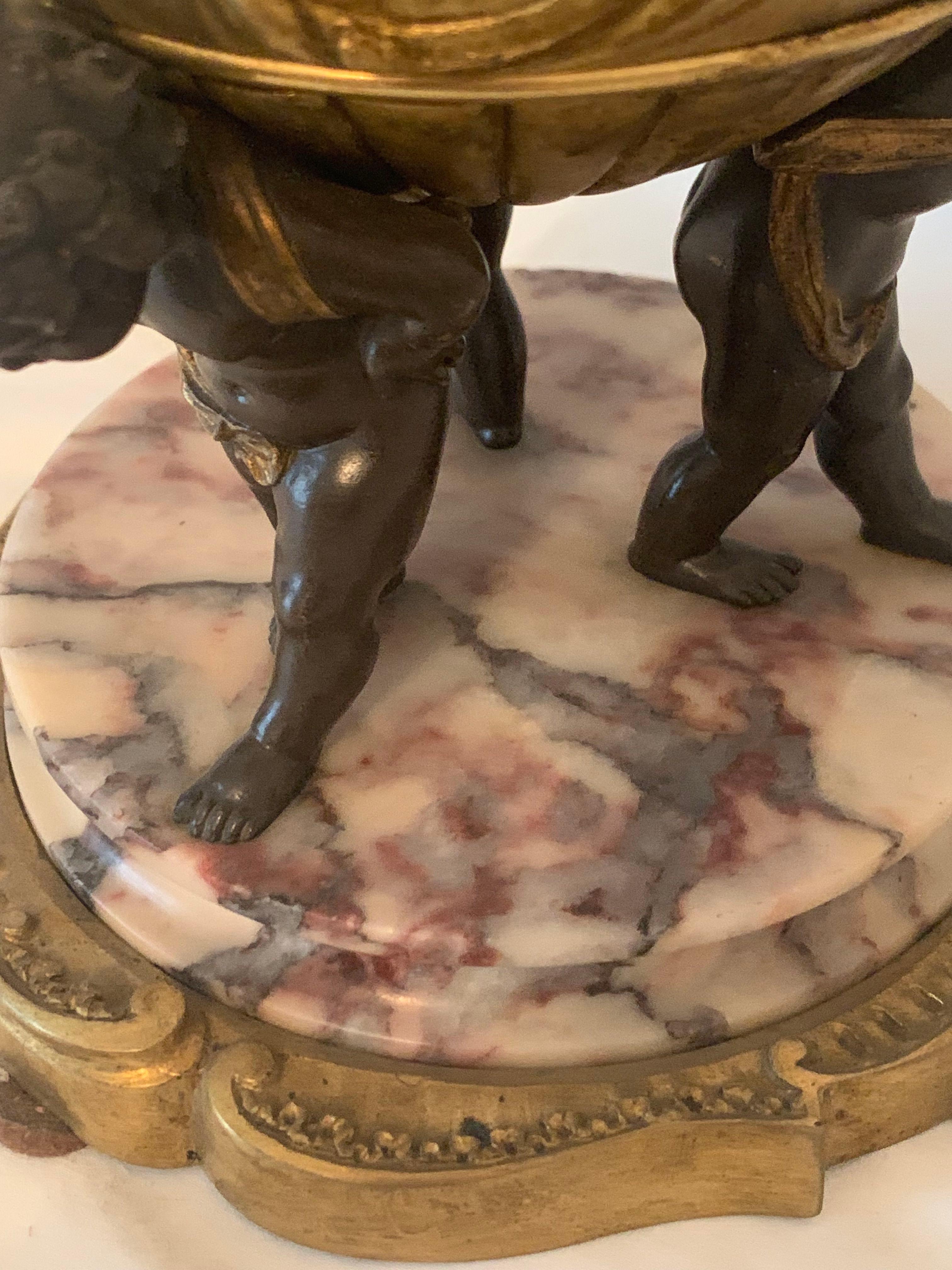 Bronzo Magnifica coppia di vasi in  cristallo e bronzo con cherubino in vendita