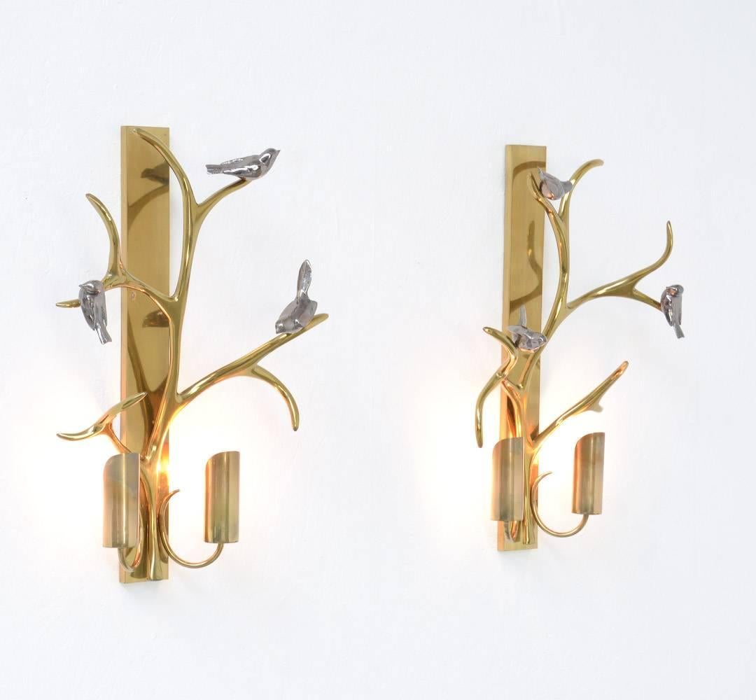 These magnificent wall sconces are a piece of art. They were designed by Willy Daro in the 1970s in Belgium.
The brass branches are a pleasant resting place for the six silver plated birds.
These wall sconces are a sophisticated design, handmade