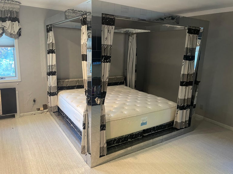 Chrome poster bed top