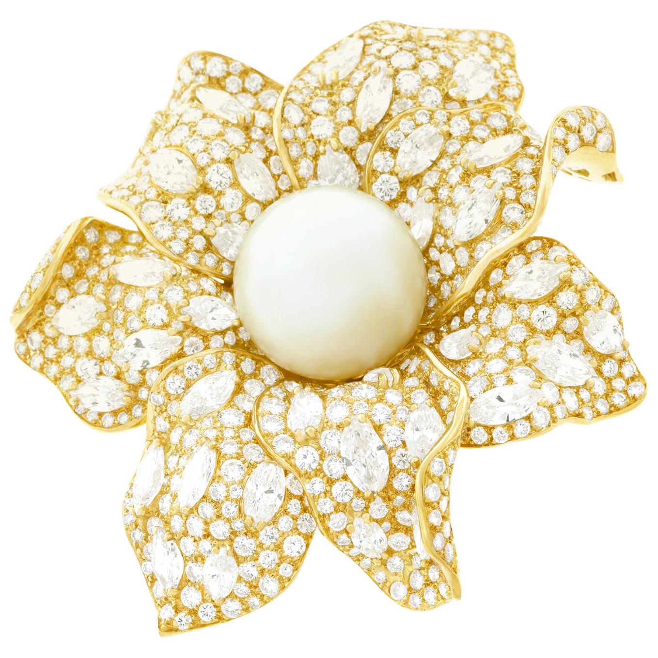 Magnífico Broche Flor de Oro engastado con Perlas y Diamantes