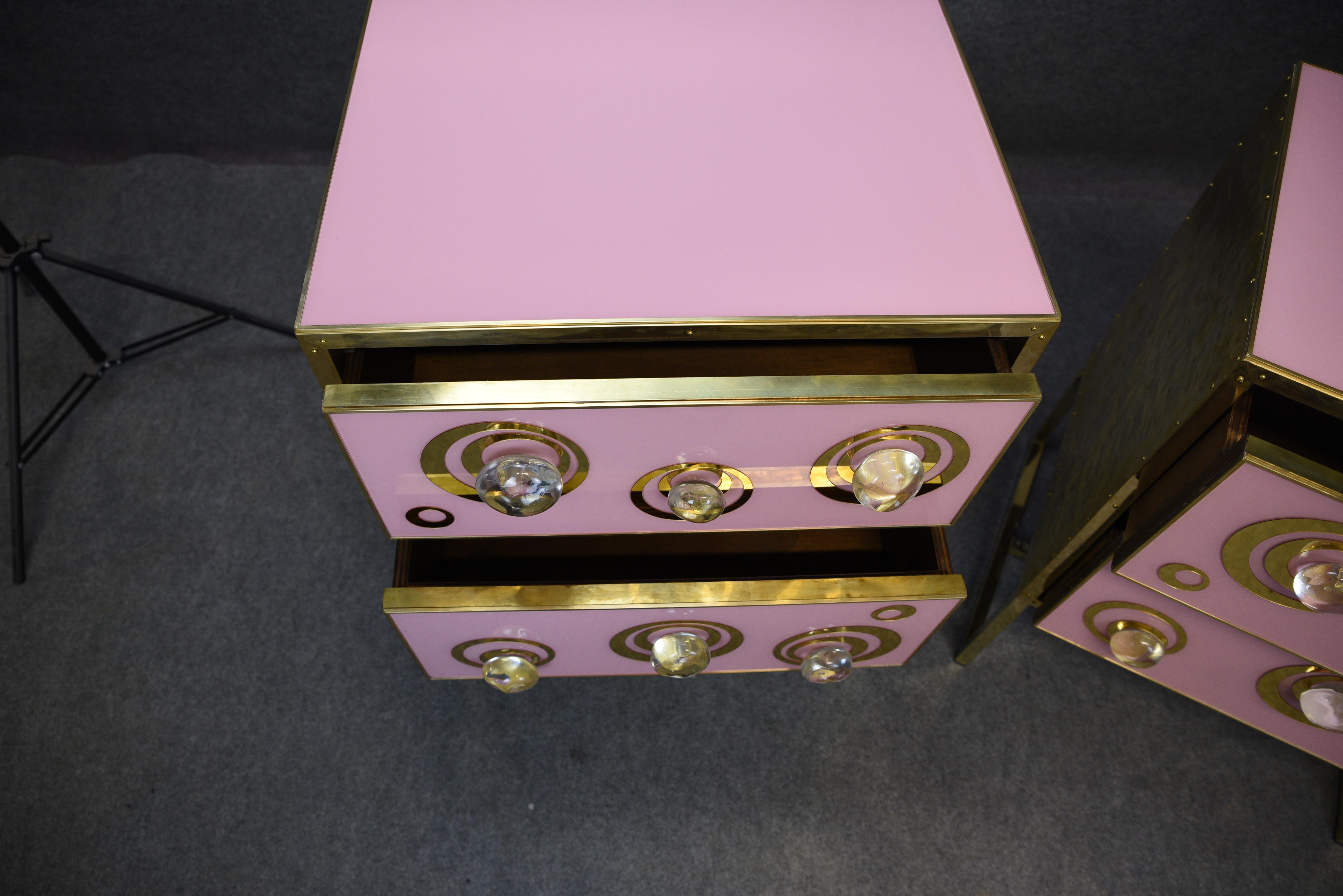comodini rosa con maniglie in vetro di murano in vendita 2